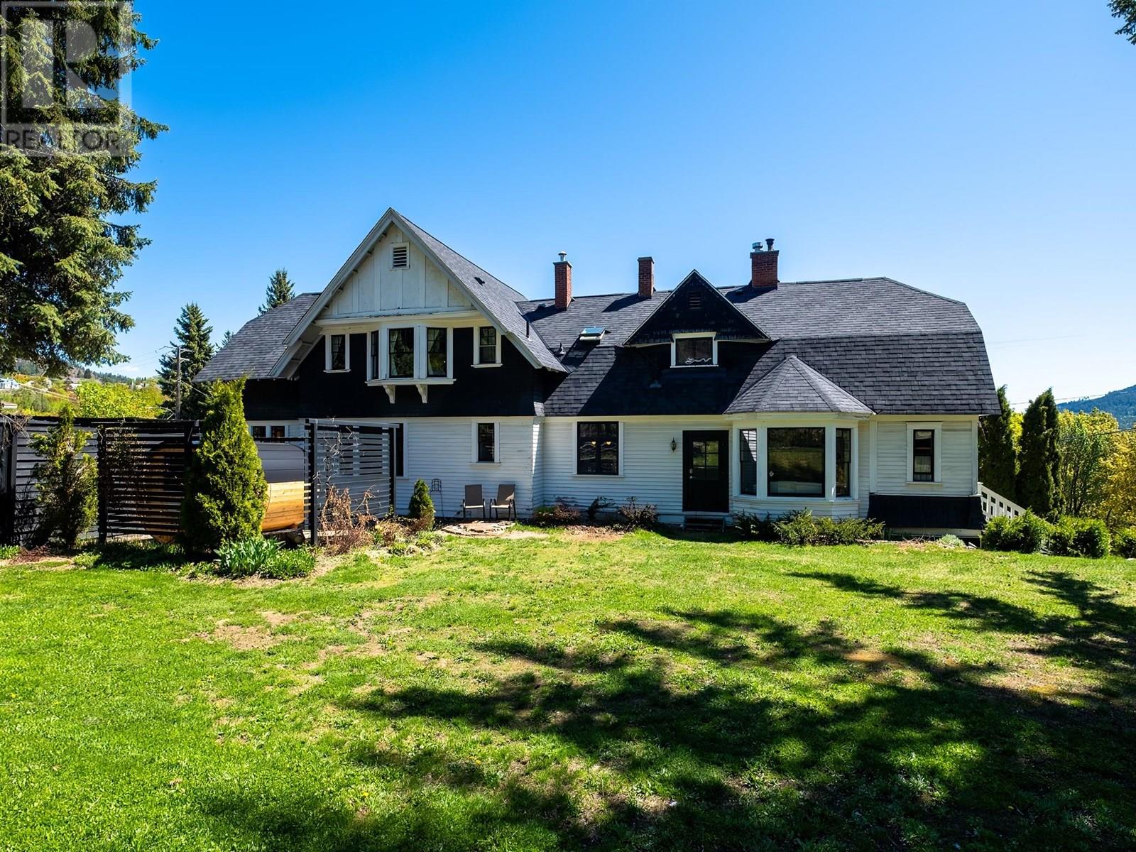 1345 Spokane Street, Rossland, British Columbia  V0G 1Y0 - Photo 1 - 10346634