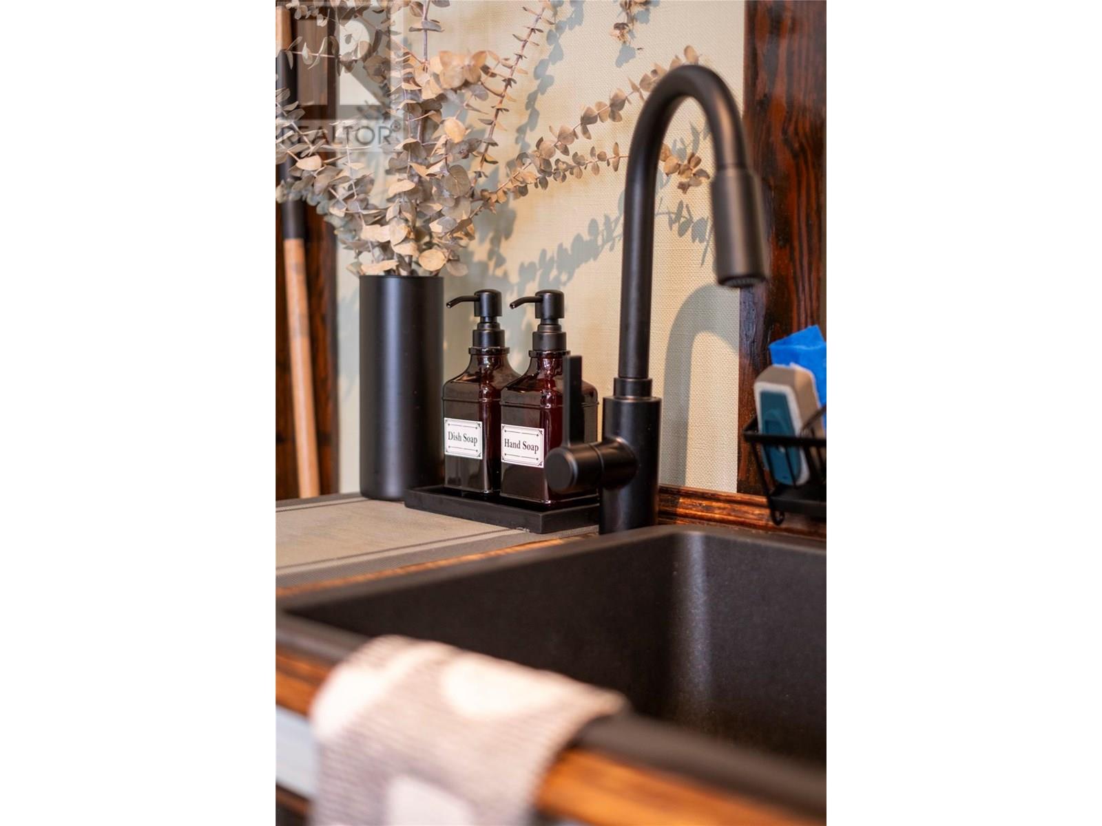 1345 Spokane Street, Rossland, British Columbia  V0G 1Y0 - Photo 13 - 10346634