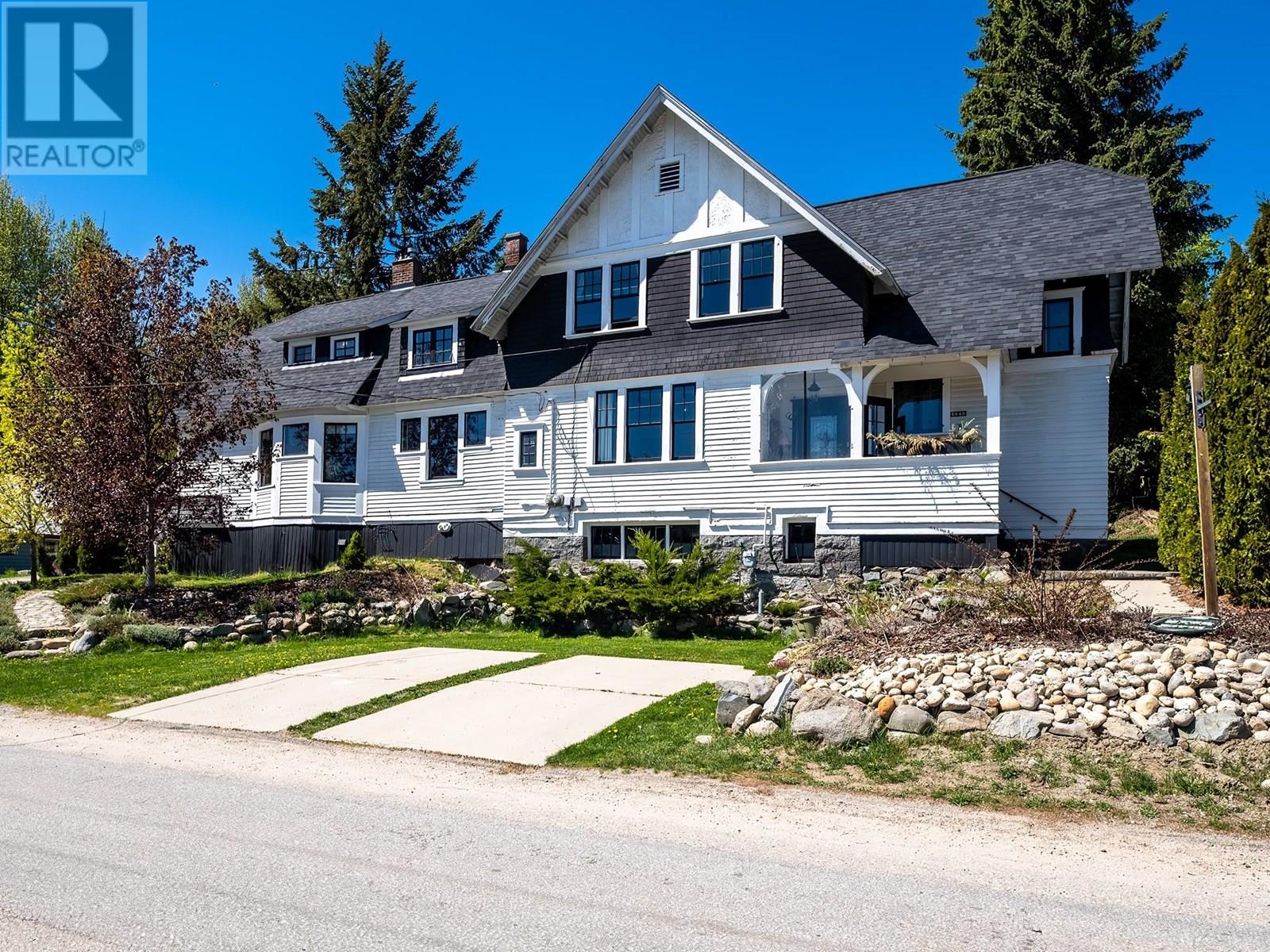 1345 Spokane Street, Rossland, British Columbia  V0G 1Y0 - Photo 2 - 10346634