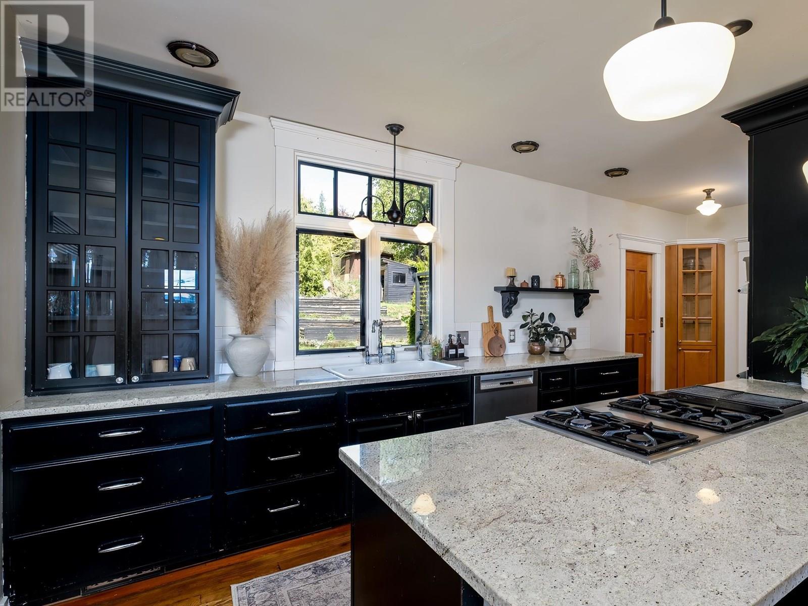 1345 Spokane Street, Rossland, British Columbia  V0G 1Y0 - Photo 6 - 10346634