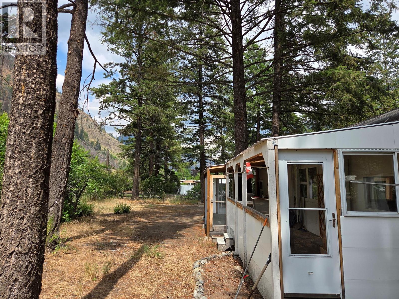 1498 Main Street Unit# 15, Olalla, British Columbia  V0X 1N6 - Photo 18 - 10347835