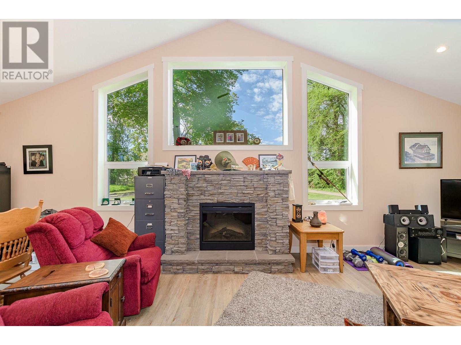 51 Monks Road, Grindrod, British Columbia  V0E 1Y0 - Photo 11 - 10347572