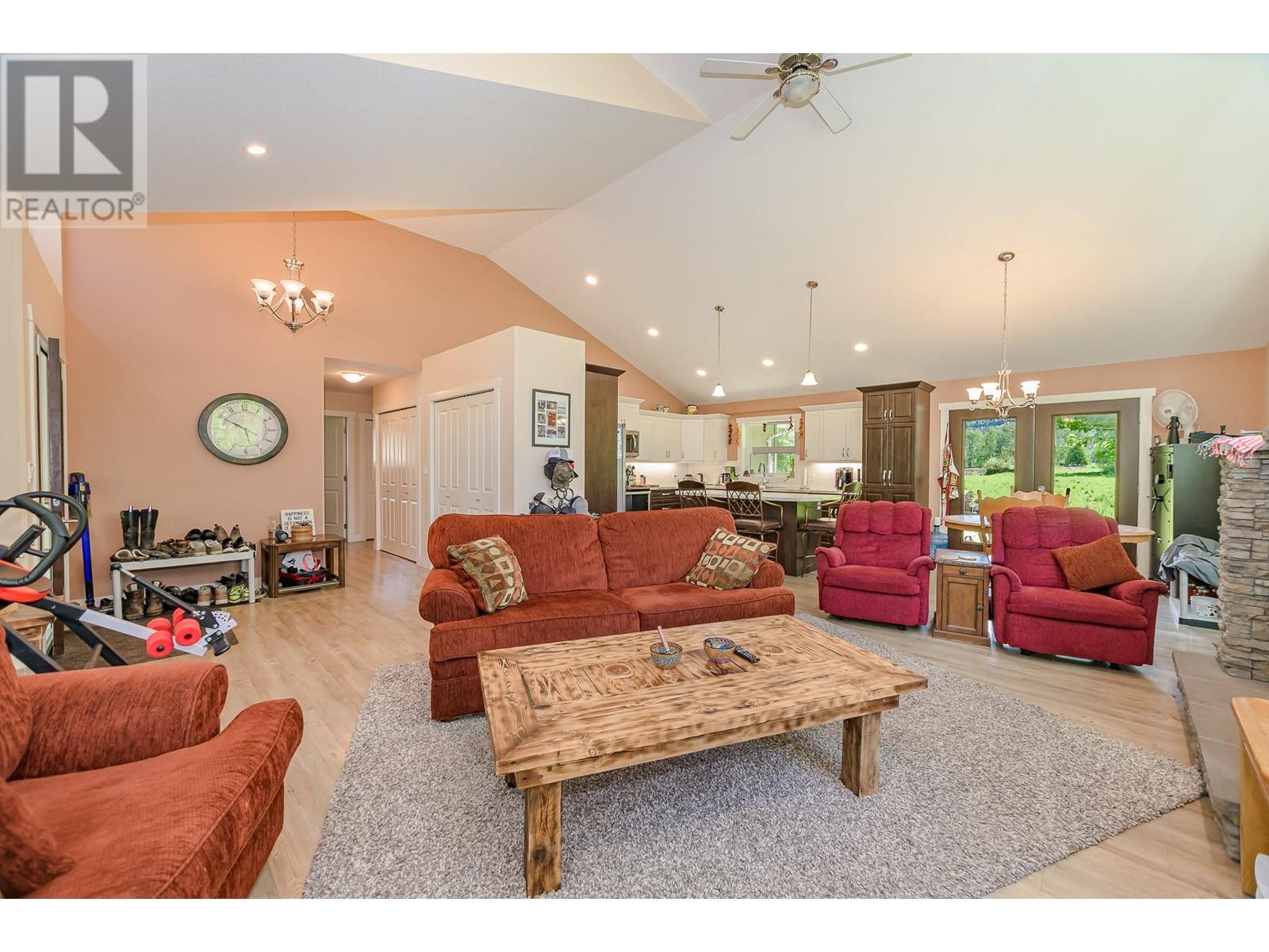 51 Monks Road, Grindrod, British Columbia  V0E 1Y0 - Photo 14 - 10347572