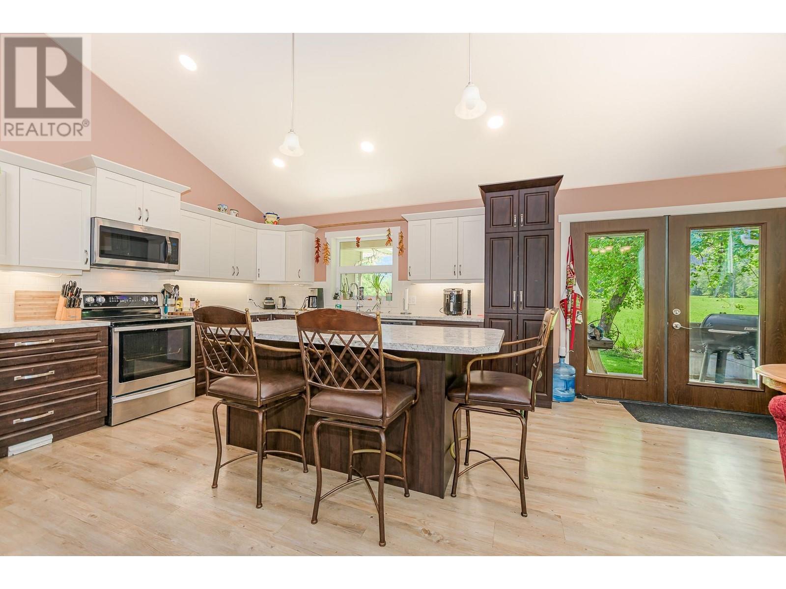 51 Monks Road, Grindrod, British Columbia  V0E 1Y0 - Photo 20 - 10347572