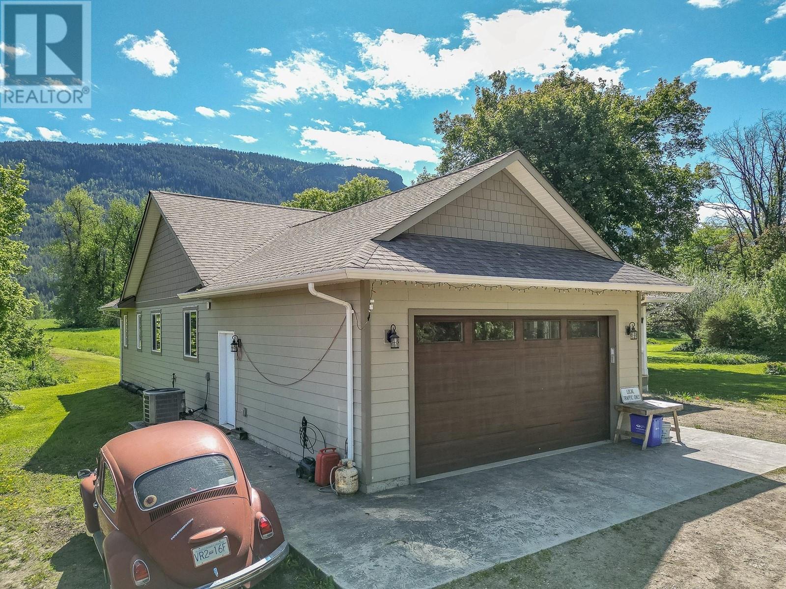 51 Monks Road, Grindrod, British Columbia  V0E 1Y0 - Photo 4 - 10347572