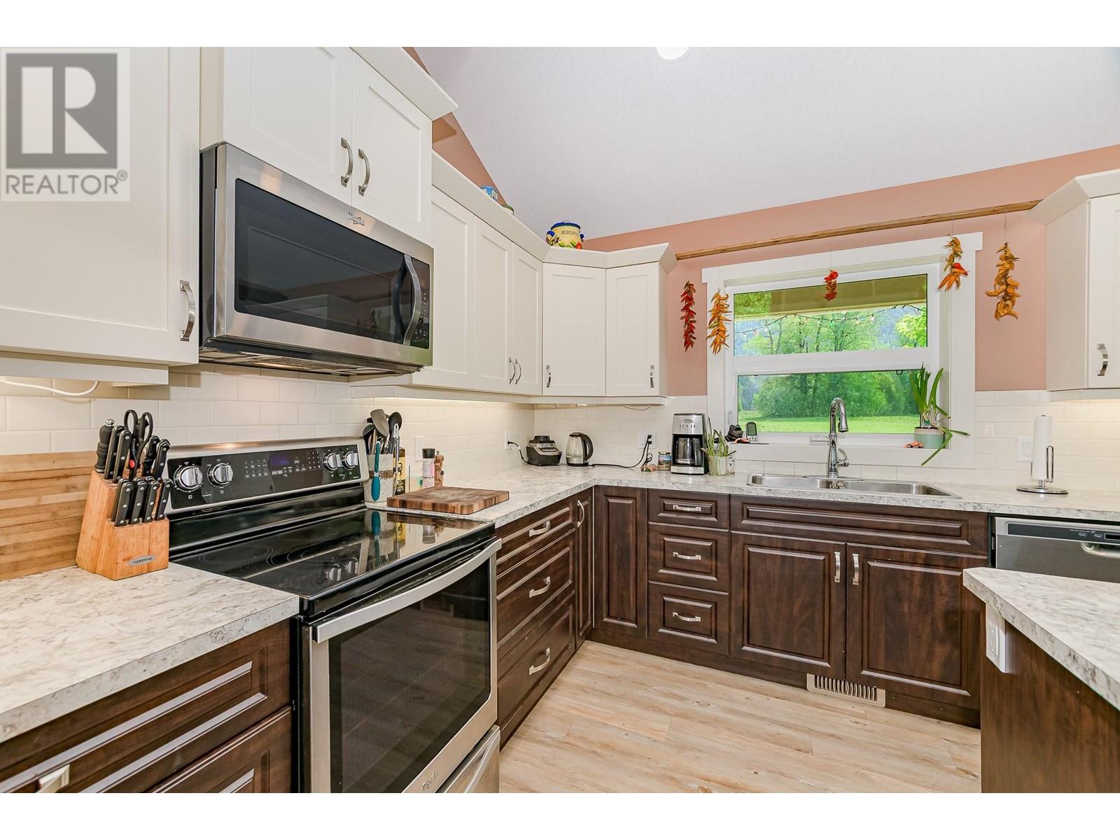 51 Monks Road, Grindrod, British Columbia  V0E 1Y0 - Photo 16 - 10347236