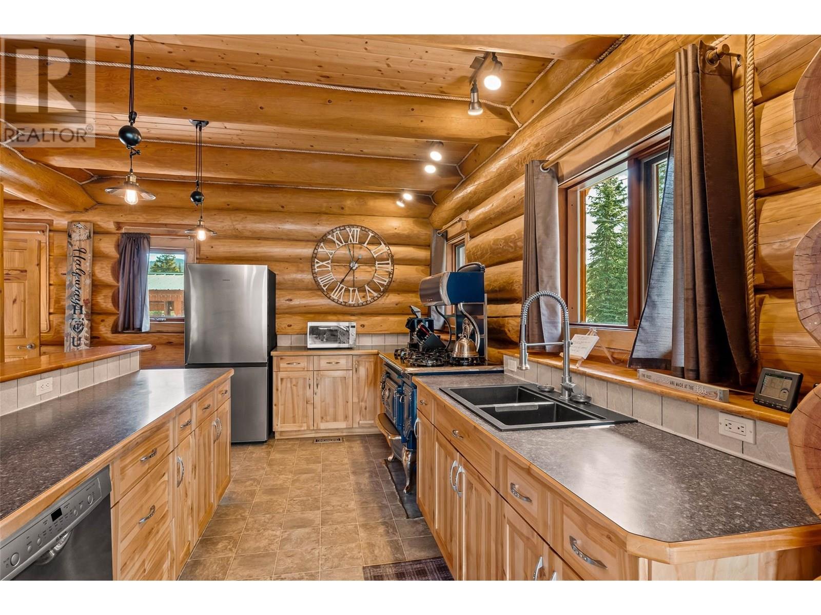 4890 Pine Ridge Way, Logan Lake, British Columbia  V0K 1W0 - Photo 7 - 10346724