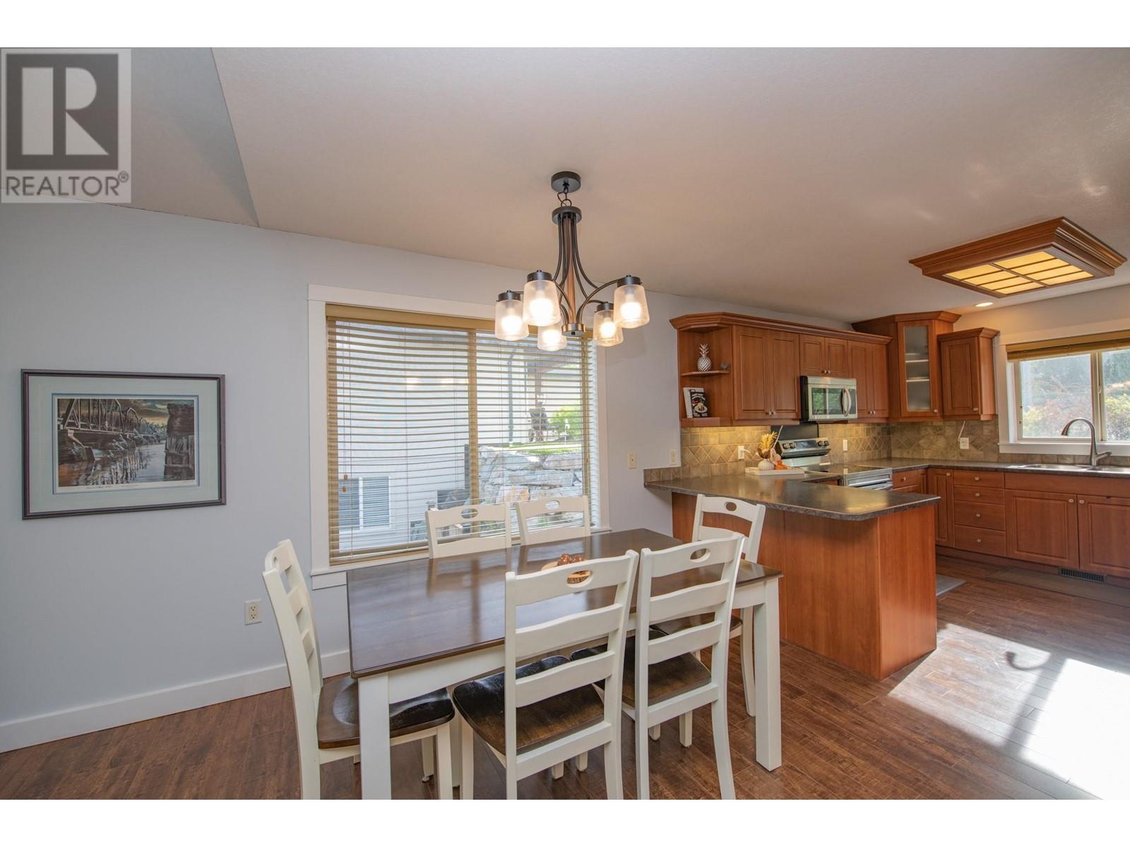 1927 Skyview Crescent, Lumby, British Columbia  V0E 2G0 - Photo 12 - 10347096