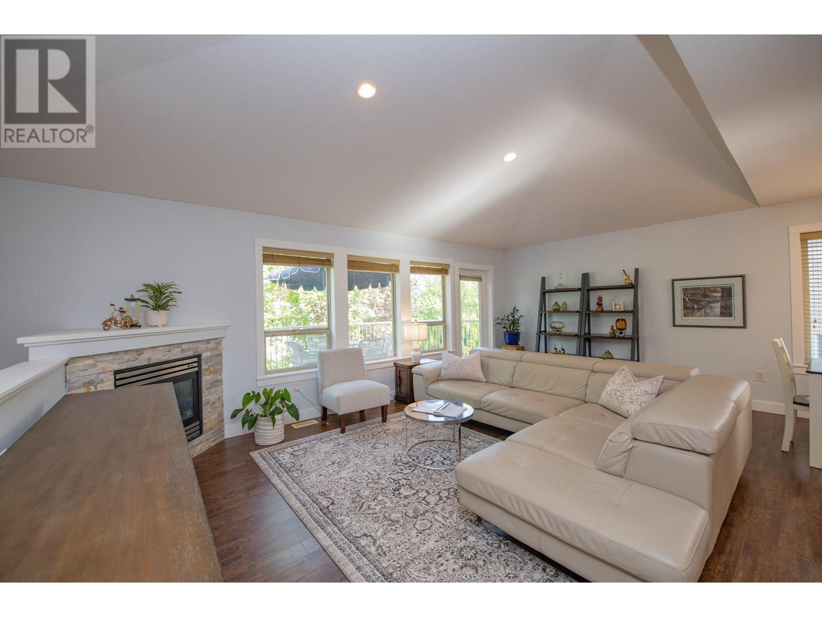 1927 Skyview Crescent, Lumby, British Columbia  V0E 2G0 - Photo 15 - 10347096