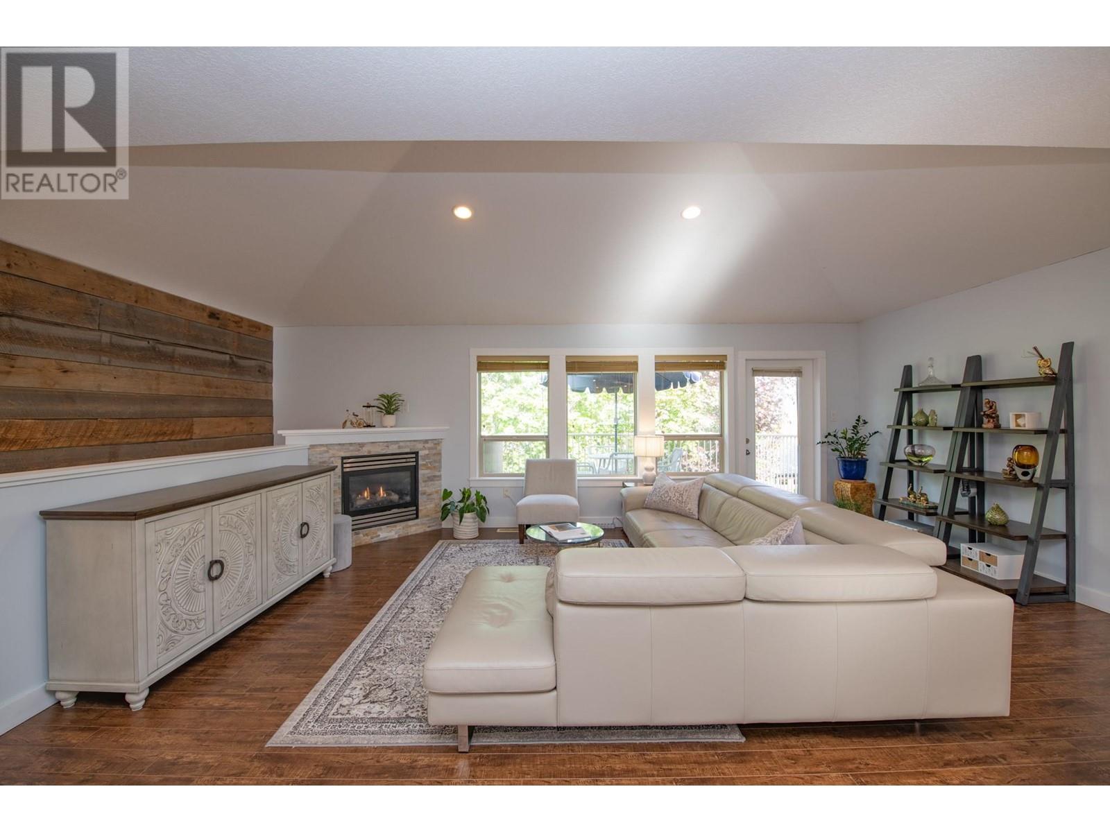 1927 Skyview Crescent, Lumby, British Columbia  V0E 2G0 - Photo 16 - 10347096