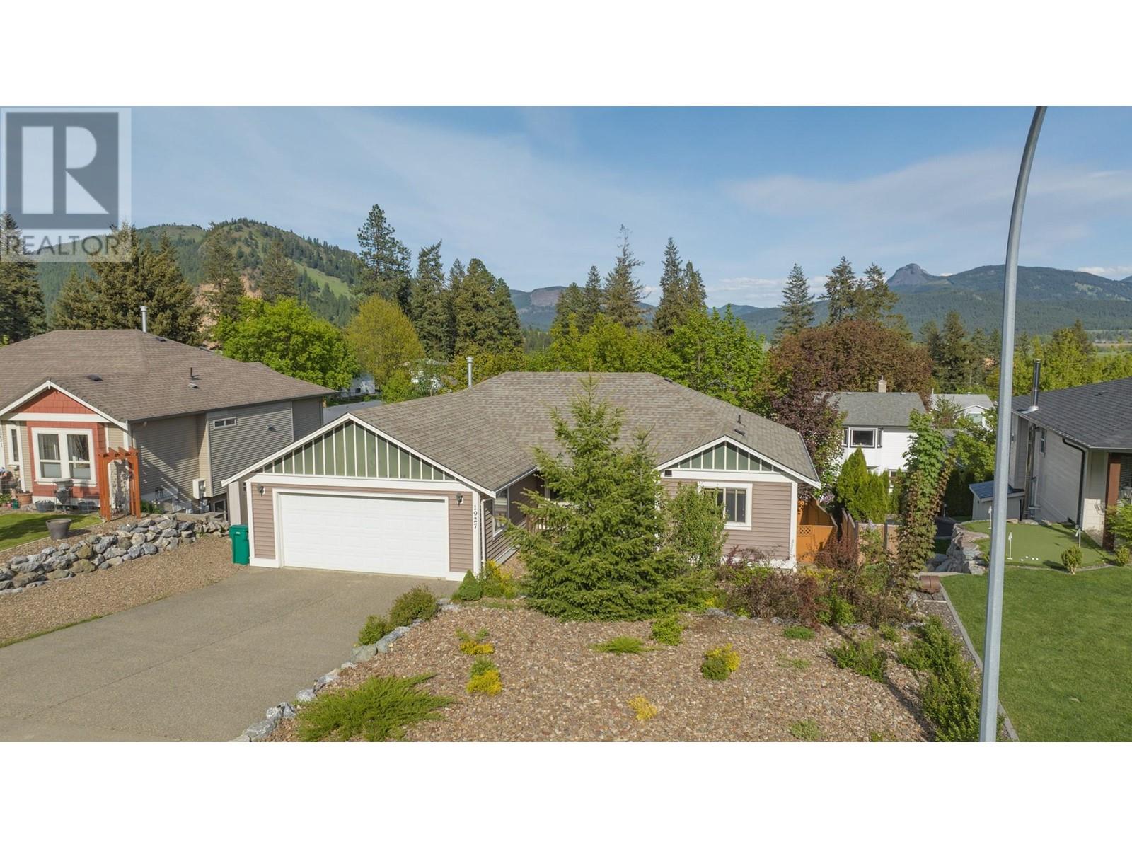 1927 Skyview Crescent, Lumby, British Columbia  V0E 2G0 - Photo 41 - 10347096