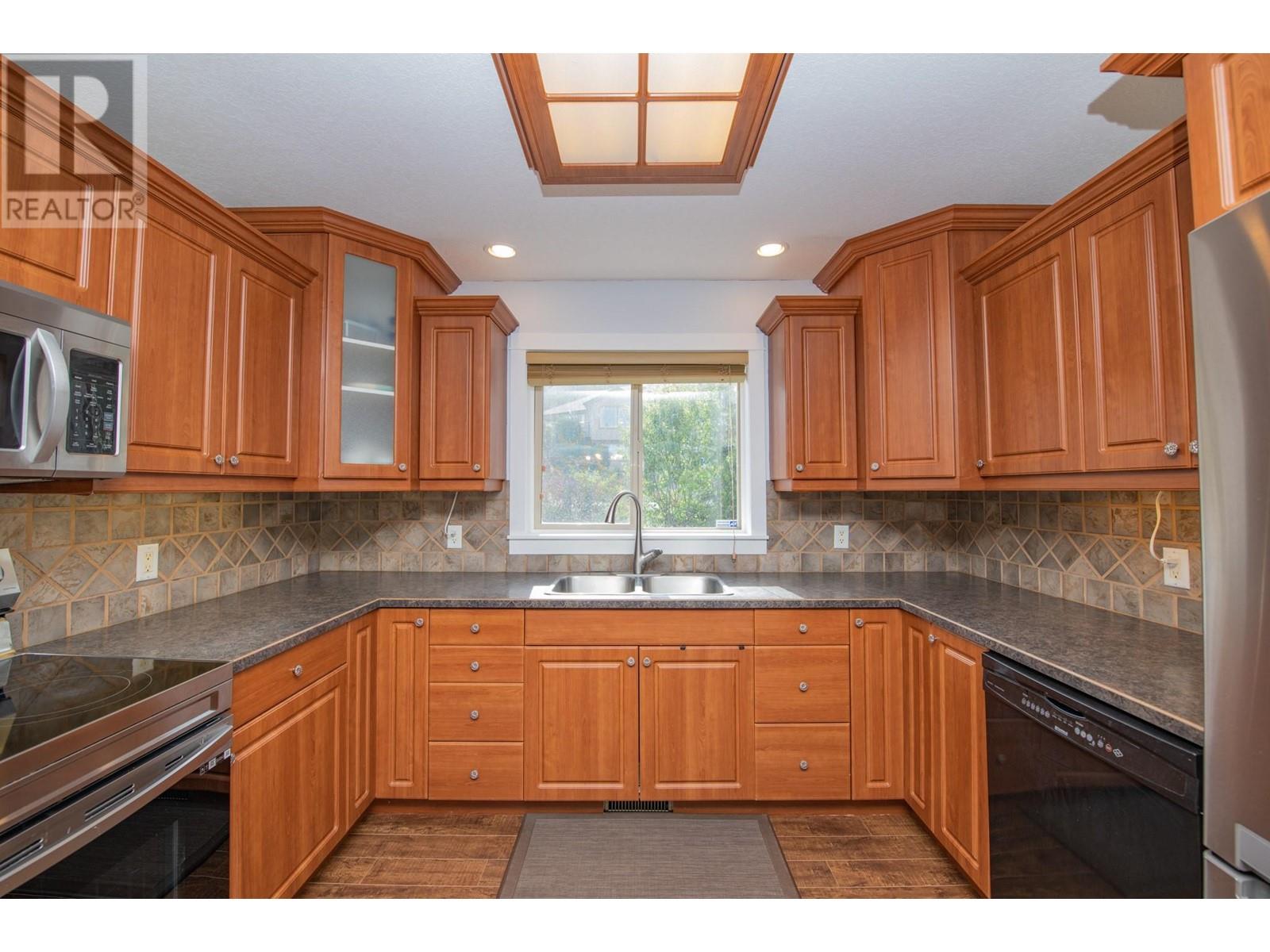 1927 Skyview Crescent, Lumby, British Columbia  V0E 2G0 - Photo 5 - 10347096