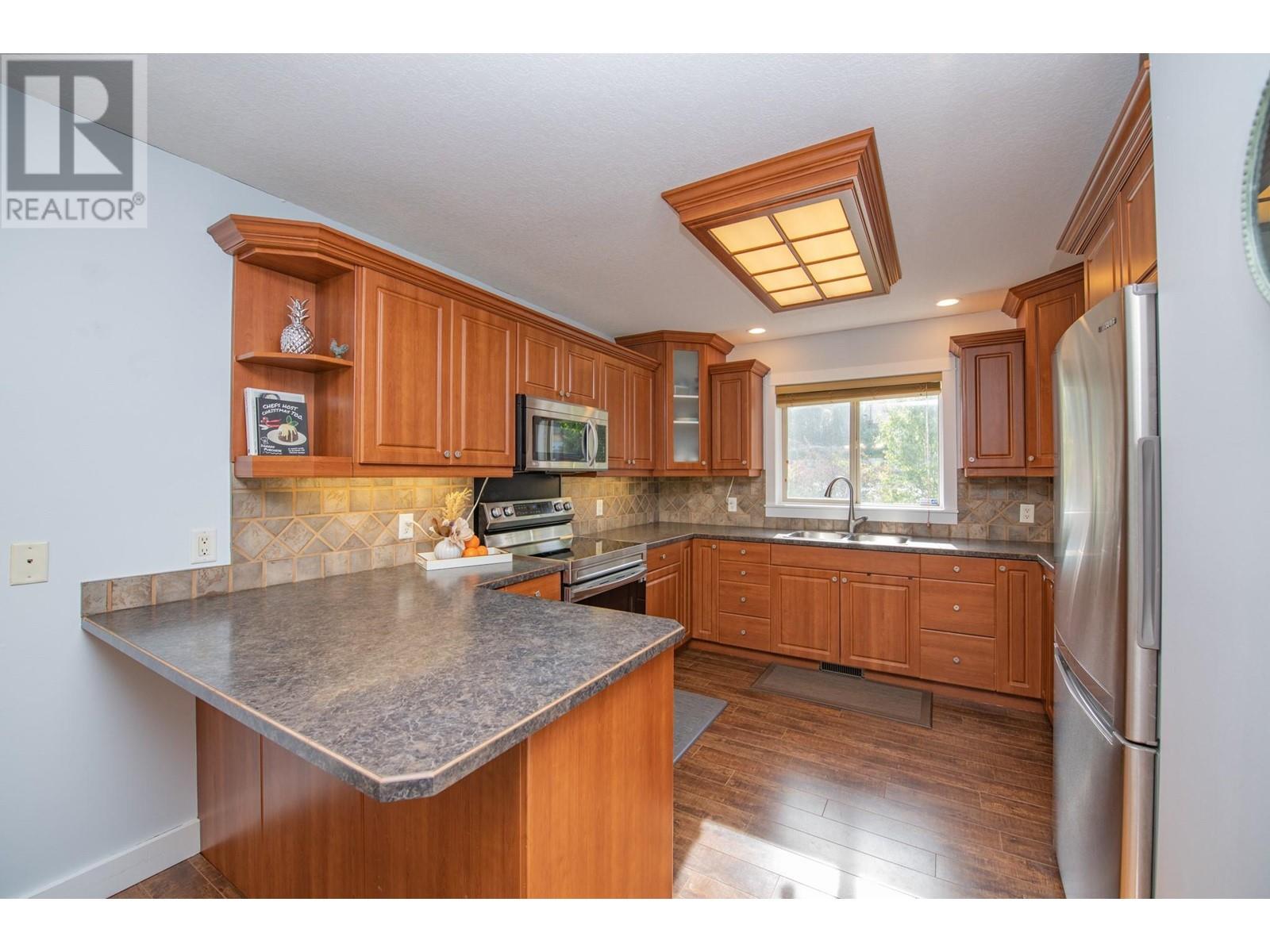 1927 Skyview Crescent, Lumby, British Columbia  V0E 2G0 - Photo 6 - 10347096