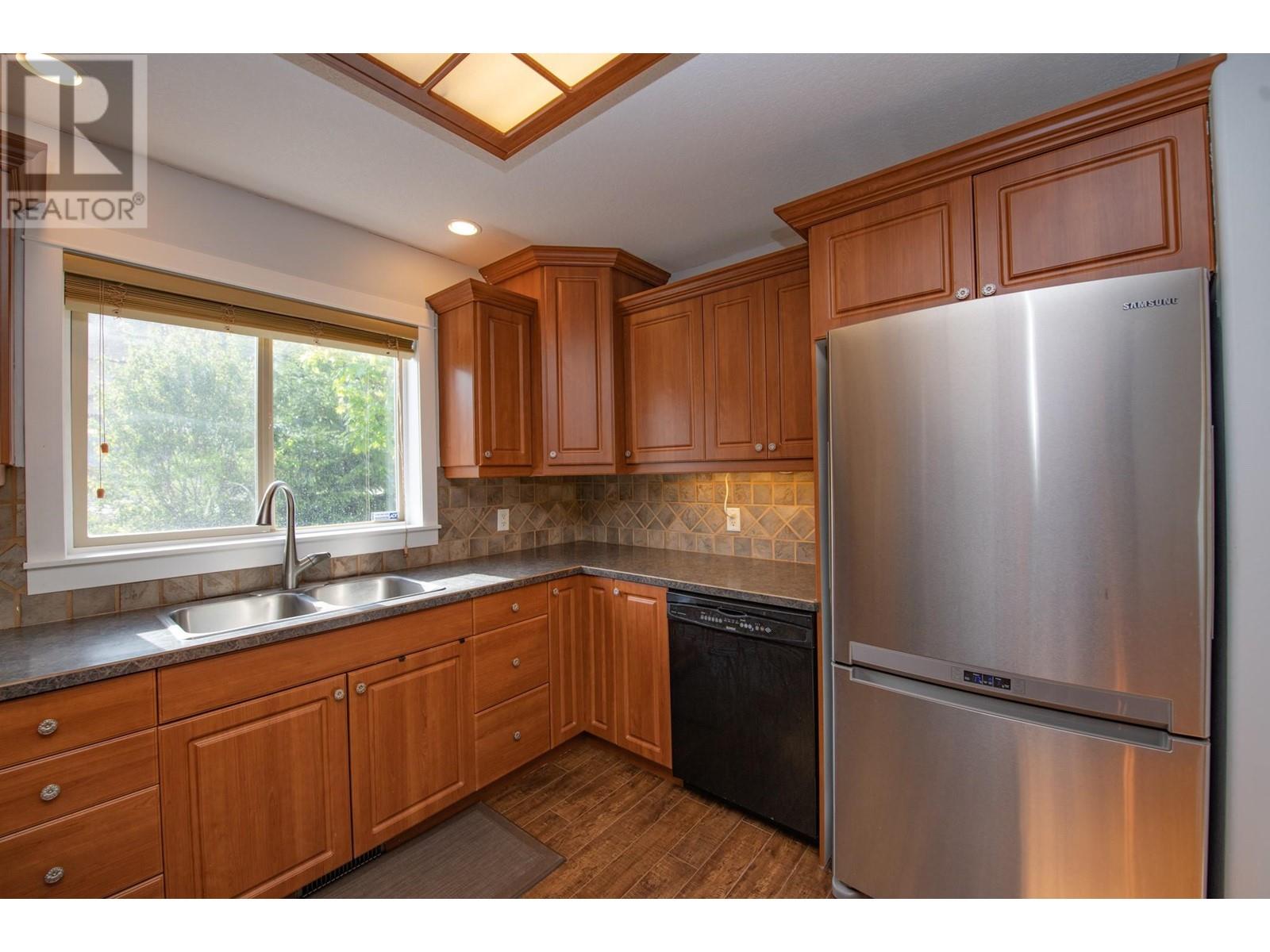 1927 Skyview Crescent, Lumby, British Columbia  V0E 2G0 - Photo 7 - 10347096