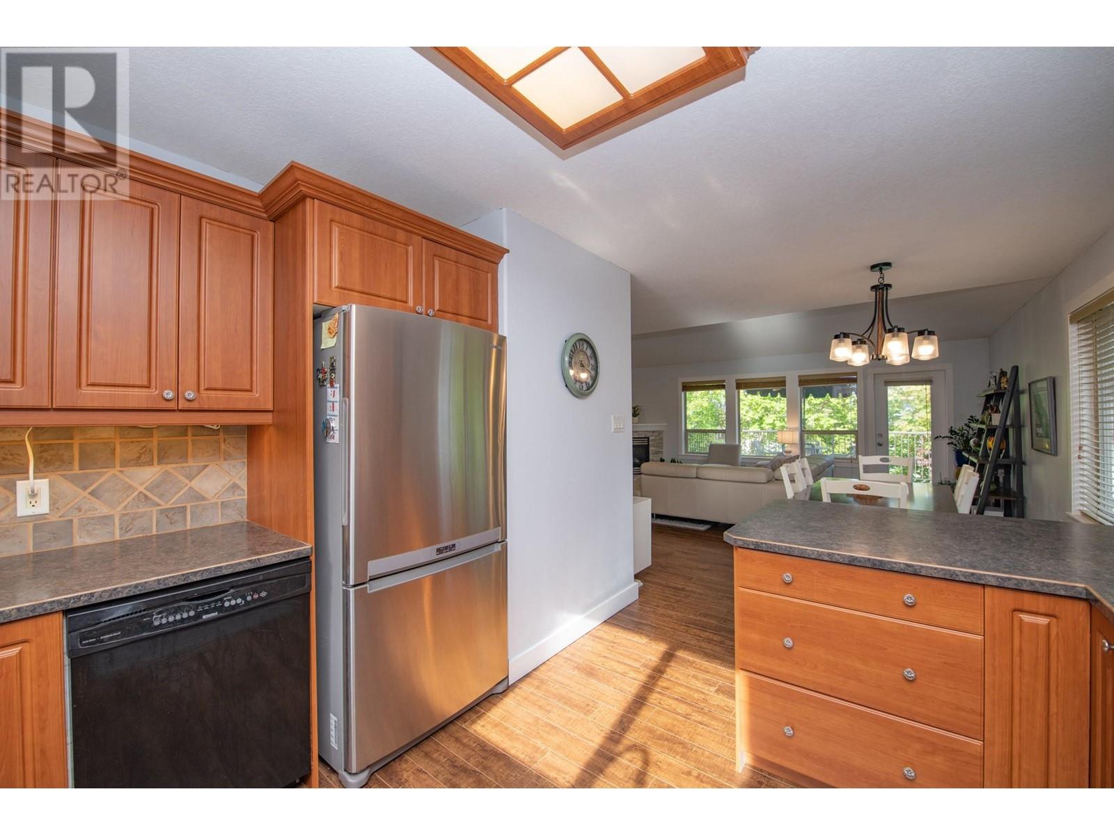 1927 Skyview Crescent, Lumby, British Columbia  V0E 2G0 - Photo 8 - 10347096