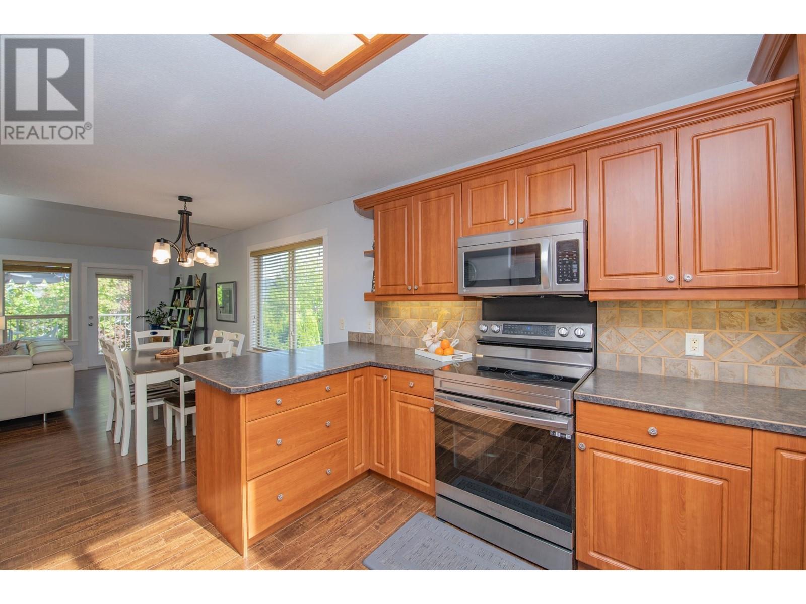 1927 Skyview Crescent, Lumby, British Columbia  V0E 2G0 - Photo 9 - 10347096