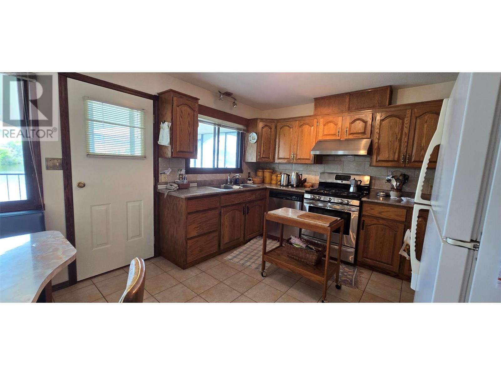26 Bayview Crescent, Osoyoos, British Columbia  V0H 1v6 - Photo 12 - 10348098