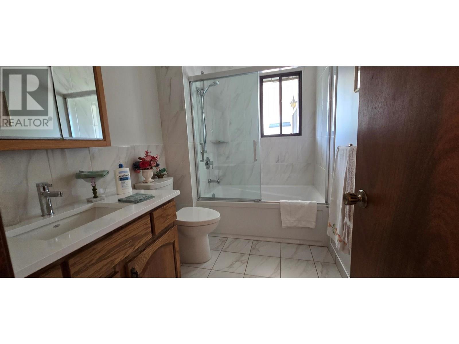 26 Bayview Crescent, Osoyoos, British Columbia  V0H 1v6 - Photo 6 - 10348098