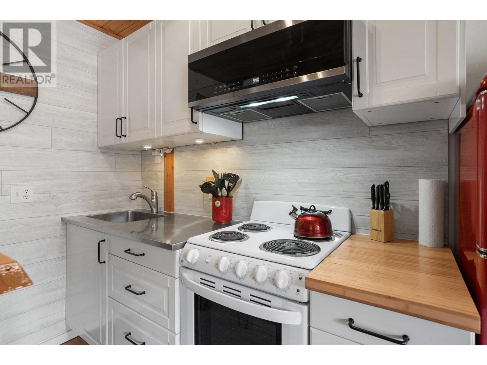 161 Clearview Crescent Unit# 104, Penticton, British Columbia  V0H 0E2 - Photo 6 - 10348069