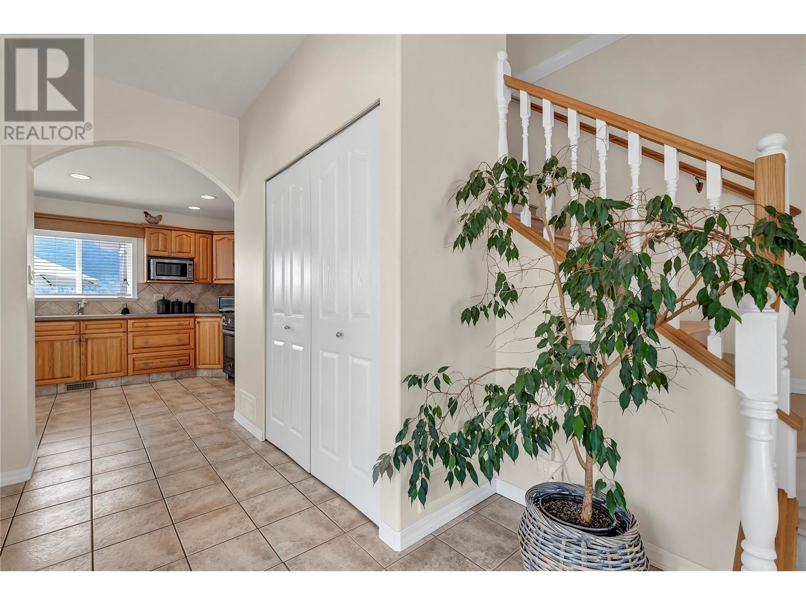4597 Lakeside Road, Penticton, British Columbia  V2A 8W4 - Photo 11 - 10348194
