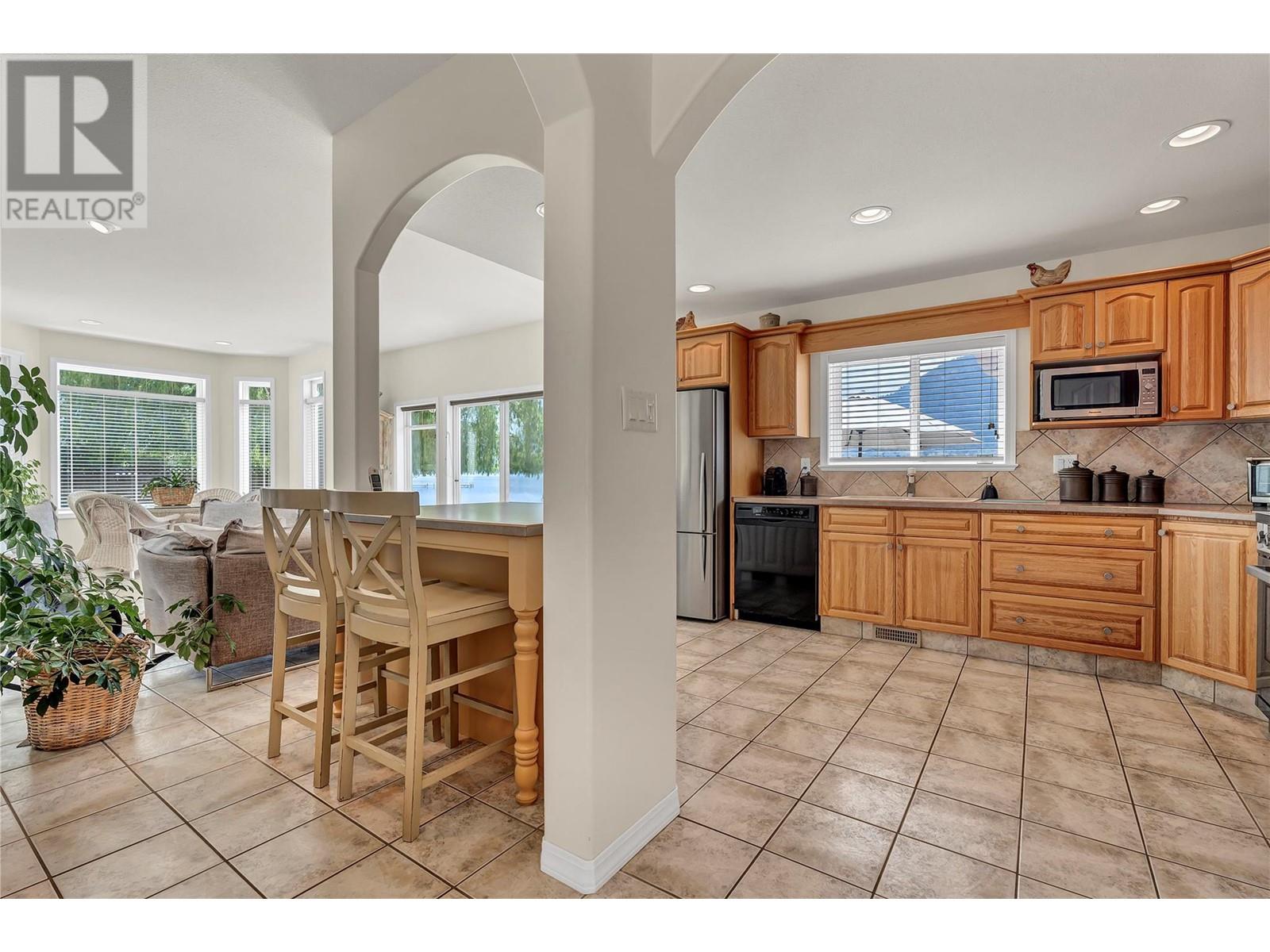 4597 Lakeside Road, Penticton, British Columbia  V2A 8W4 - Photo 12 - 10348194
