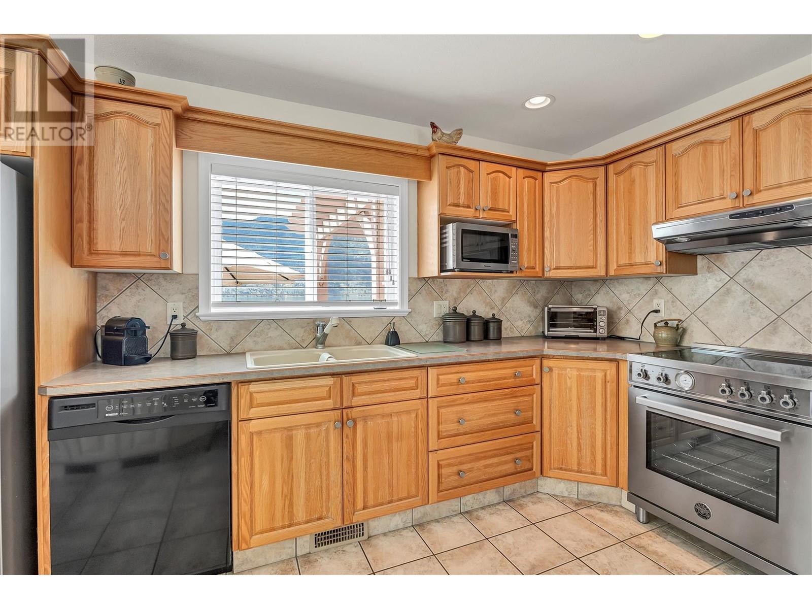 4597 Lakeside Road, Penticton, British Columbia  V2A 8W4 - Photo 13 - 10348194