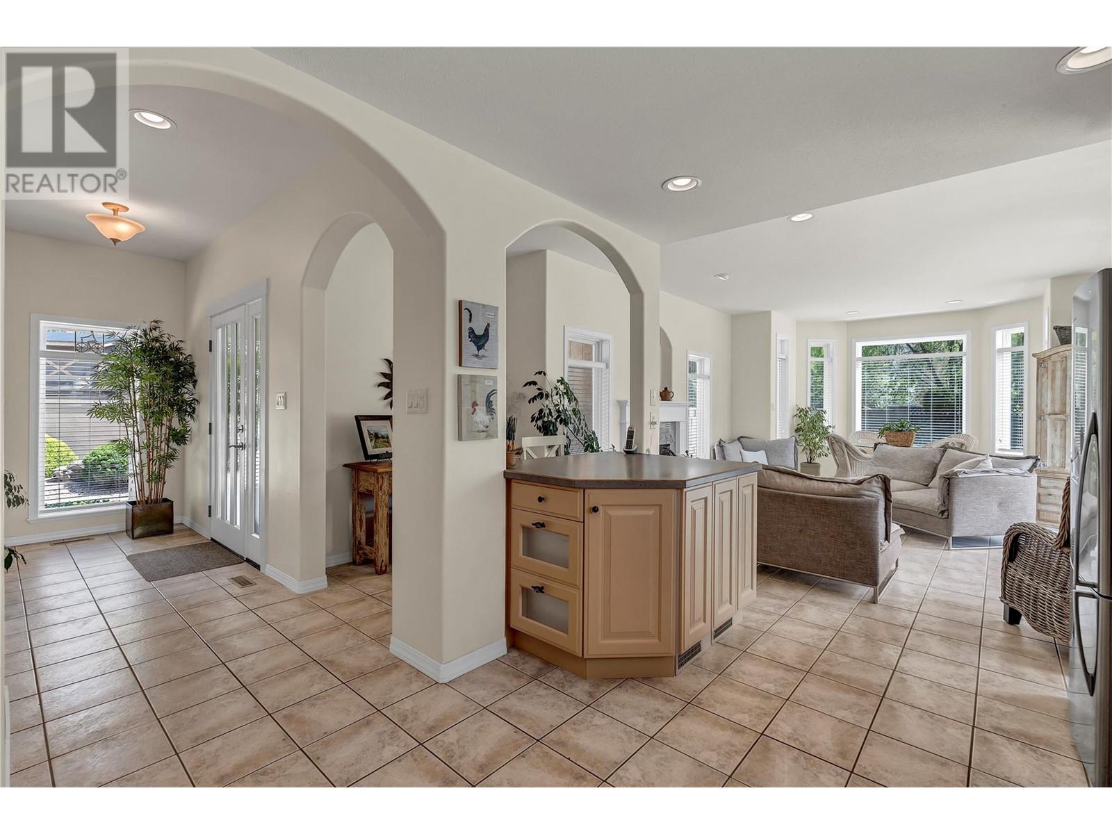 4597 Lakeside Road, Penticton, British Columbia  V2A 8W4 - Photo 14 - 10348194