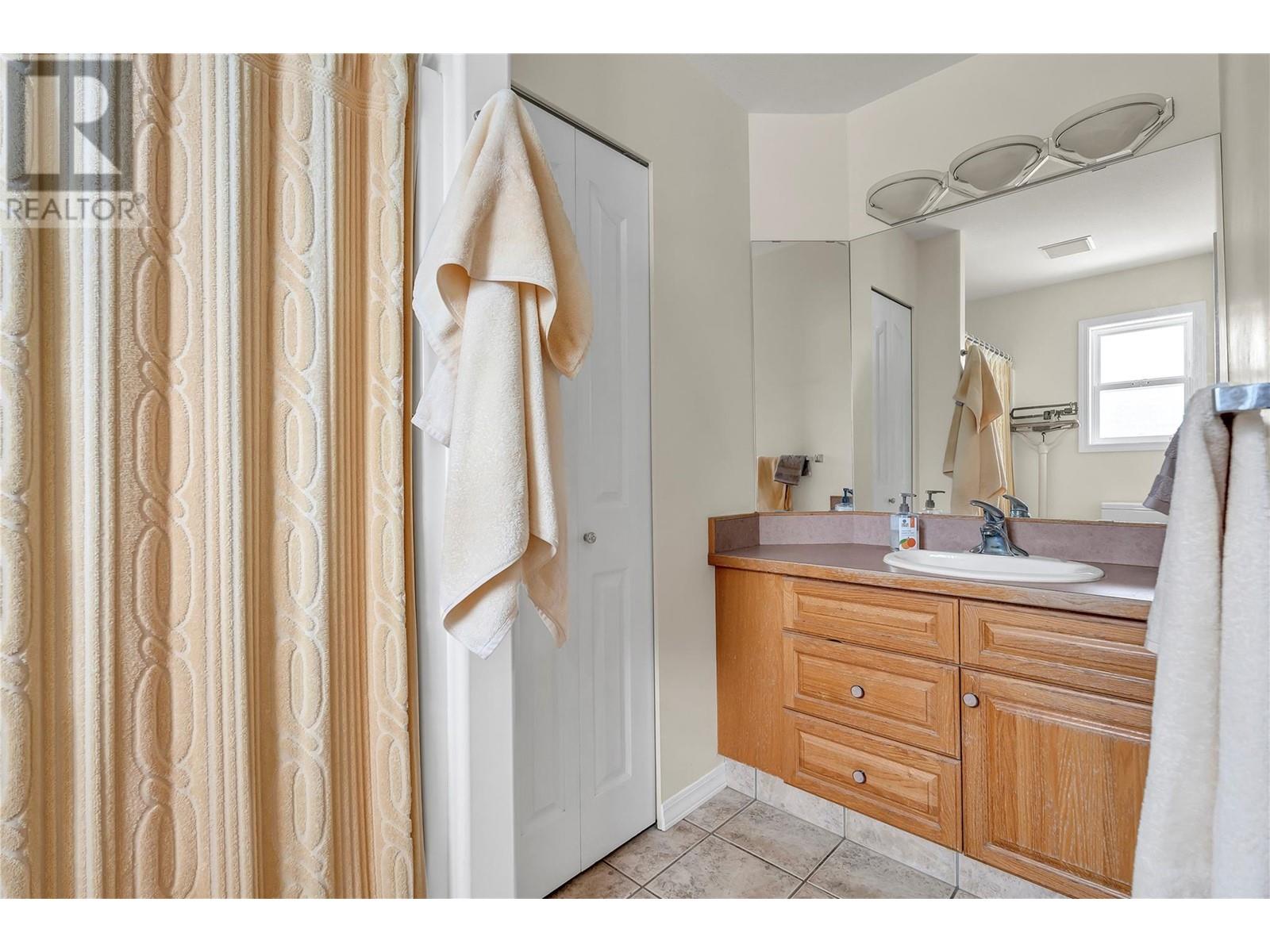 4597 Lakeside Road, Penticton, British Columbia  V2A 8W4 - Photo 36 - 10348194