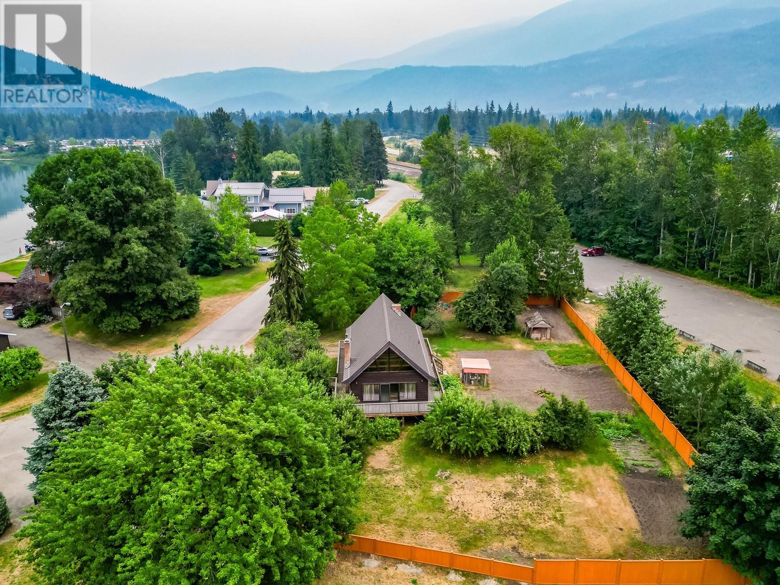 1416 Silver Sands Road, Sicamous, British Columbia  V0E 2V4 - Photo 2 - 10348142
