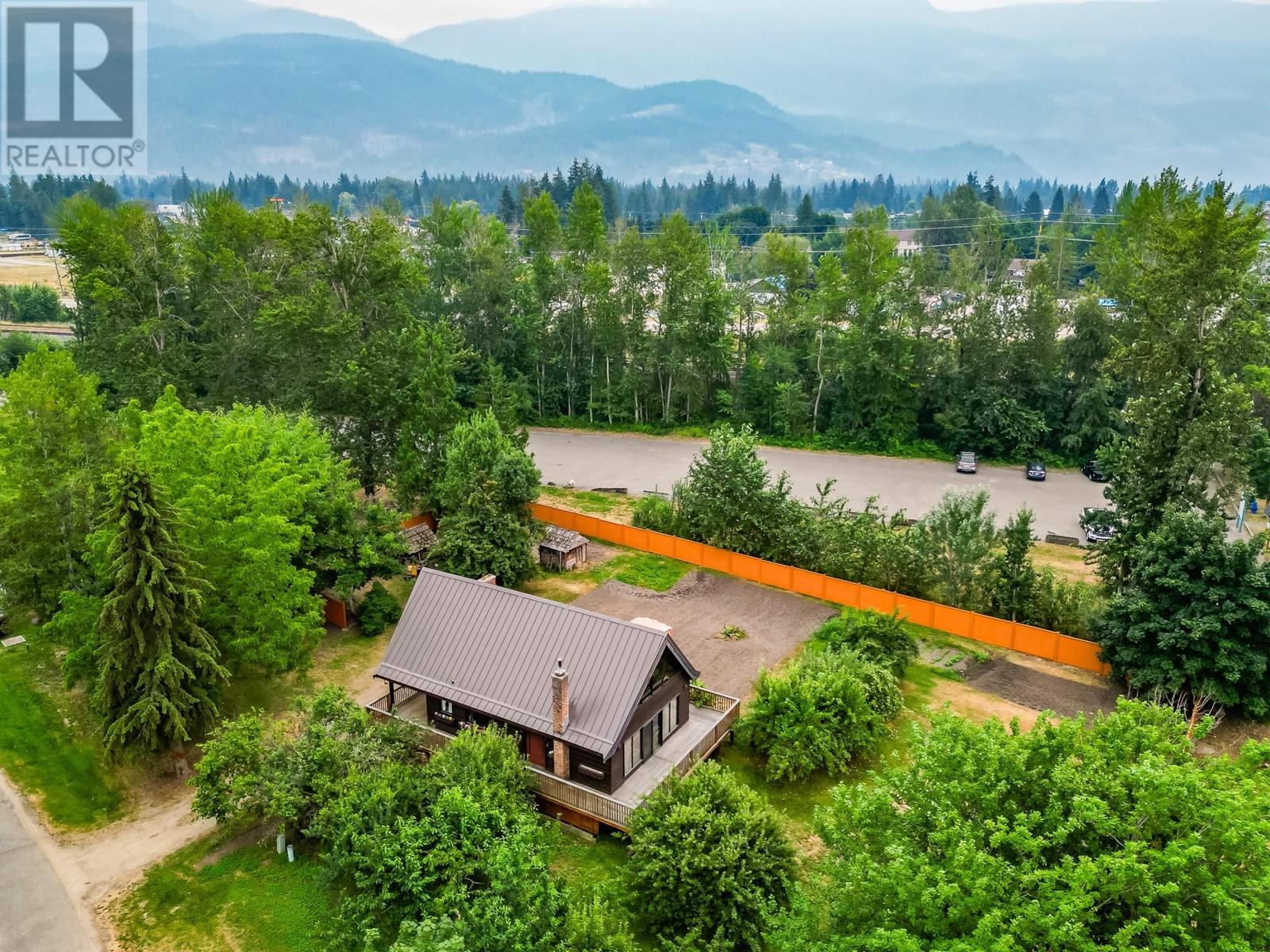 1416 Silver Sands Road, Sicamous, British Columbia  V0E 2V4 - Photo 4 - 10348142