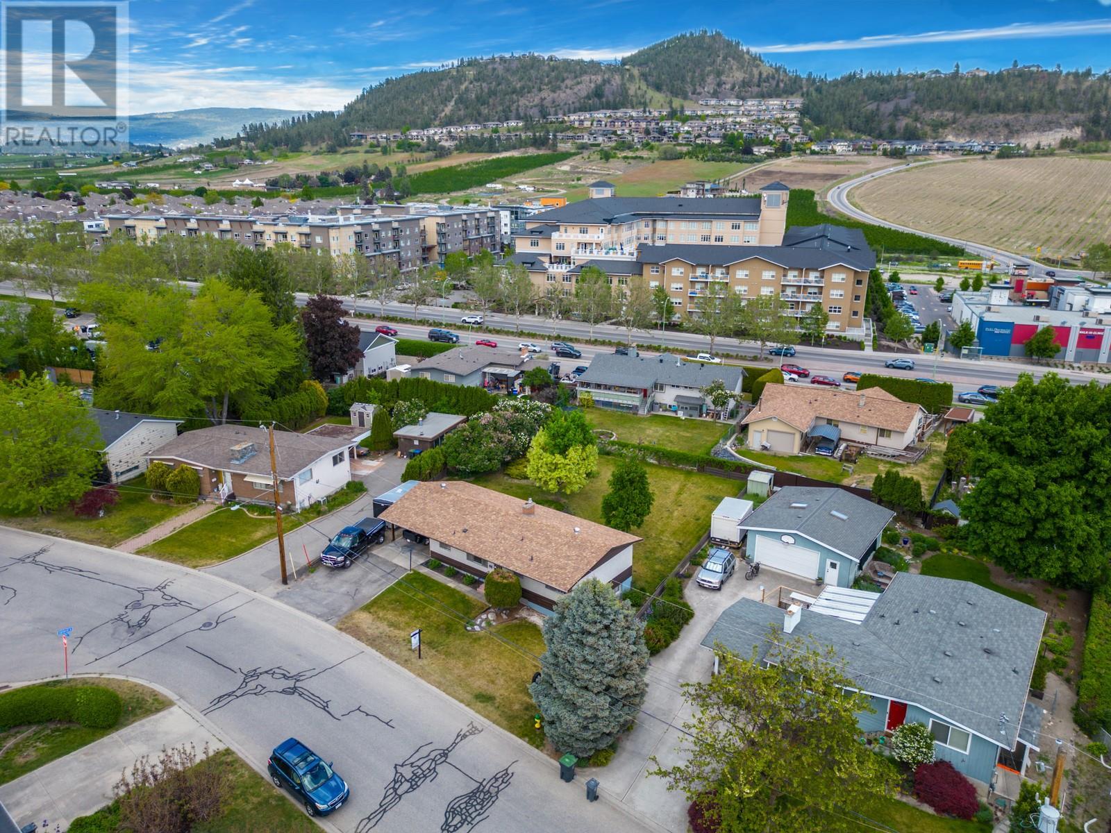 715 Glenburn Street, Kelowna, British Columbia  V1Y 4G4 - Photo 3 - 10348226