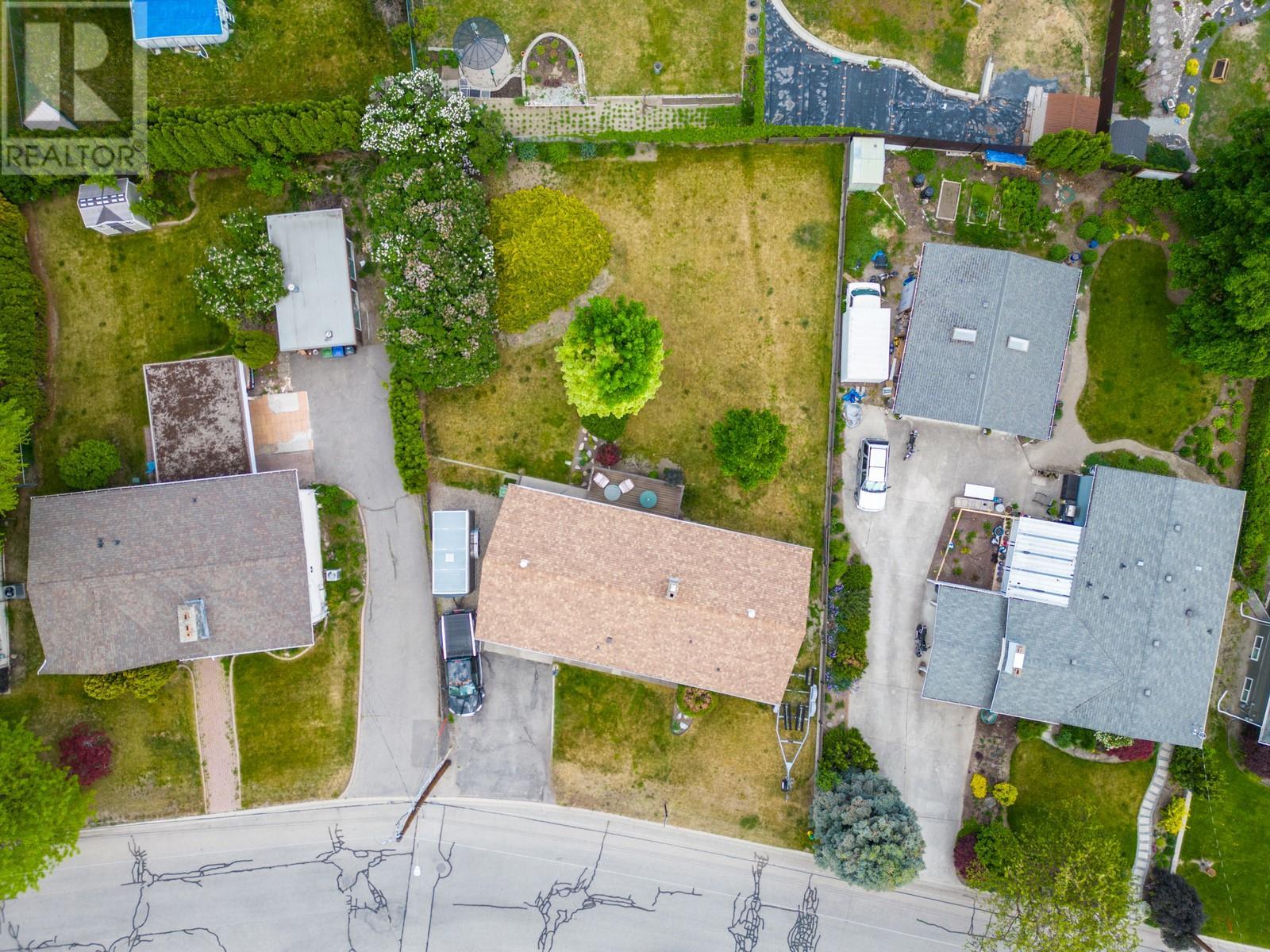 715 Glenburn Street, Kelowna, British Columbia  V1Y 4G4 - Photo 4 - 10348226