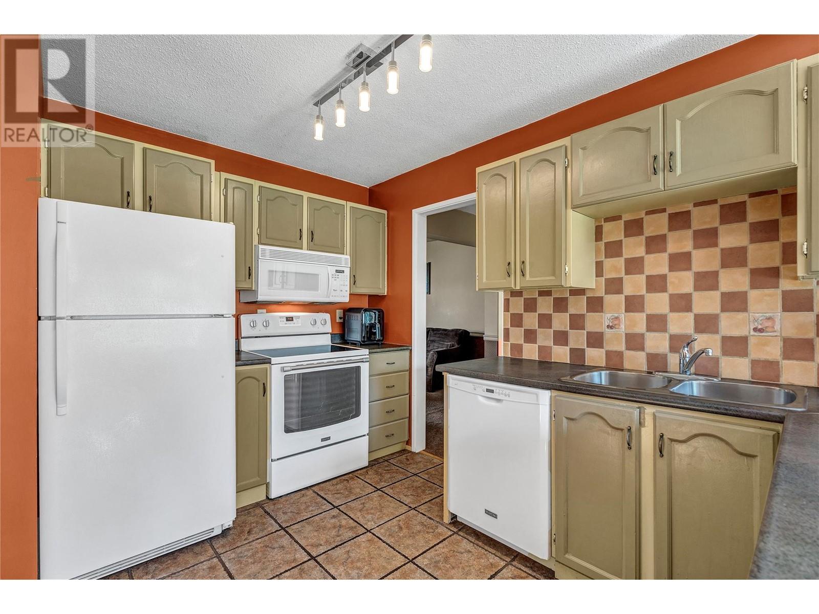 193 Westview Drive, Penticton, British Columbia  V2A 7N1 - Photo 2 - 10347893