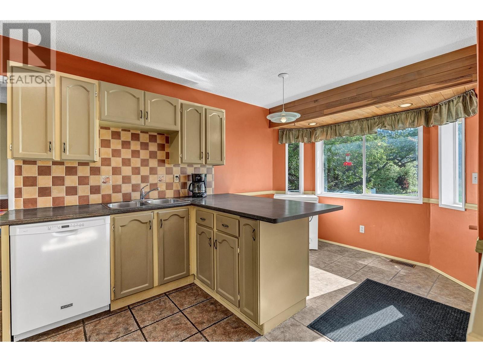 193 Westview Drive, Penticton, British Columbia  V2A 7N1 - Photo 3 - 10347893
