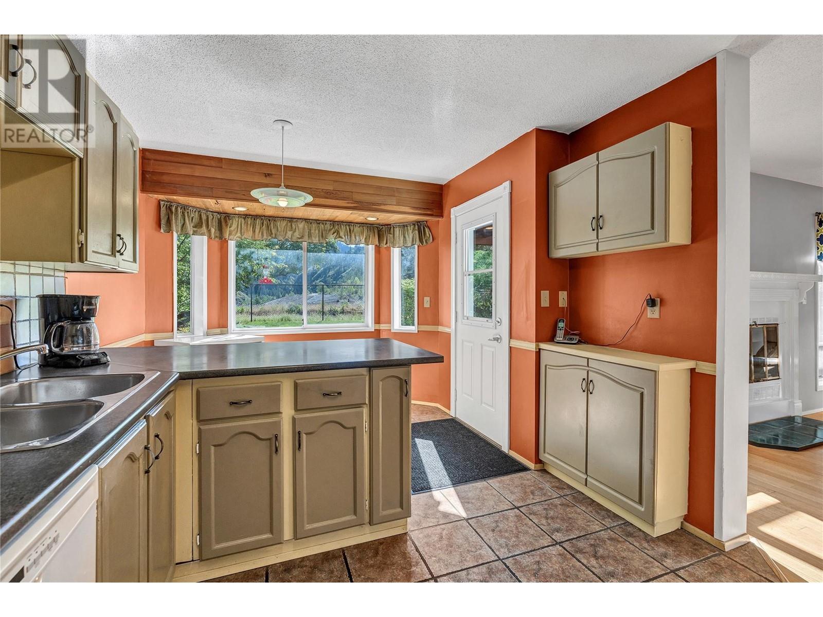 193 Westview Drive, Penticton, British Columbia  V2A 7N1 - Photo 4 - 10347893