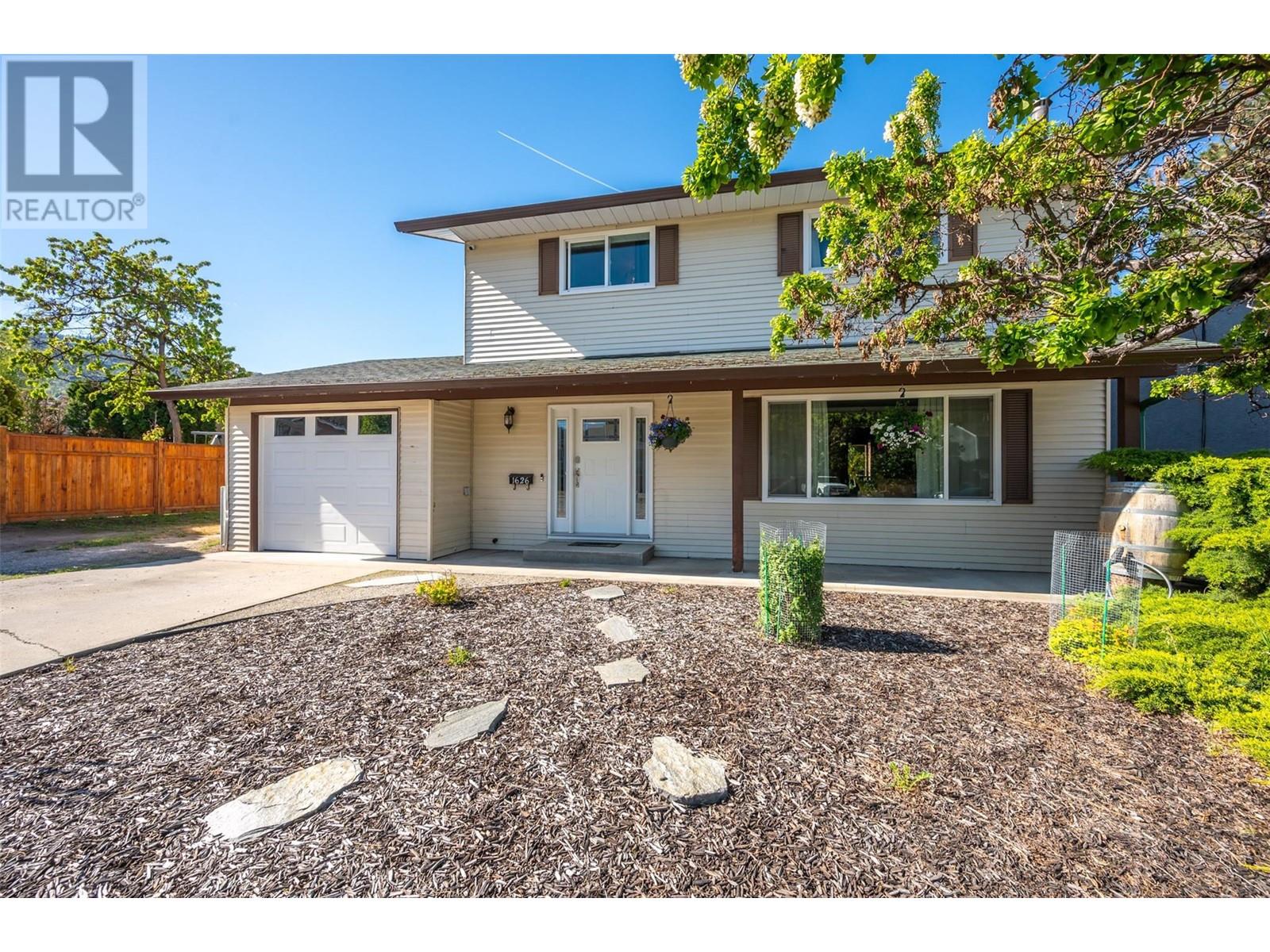 1626 Carmi Avenue, Penticton, British Columbia  V2A 6M8 - Photo 3 - 10348310