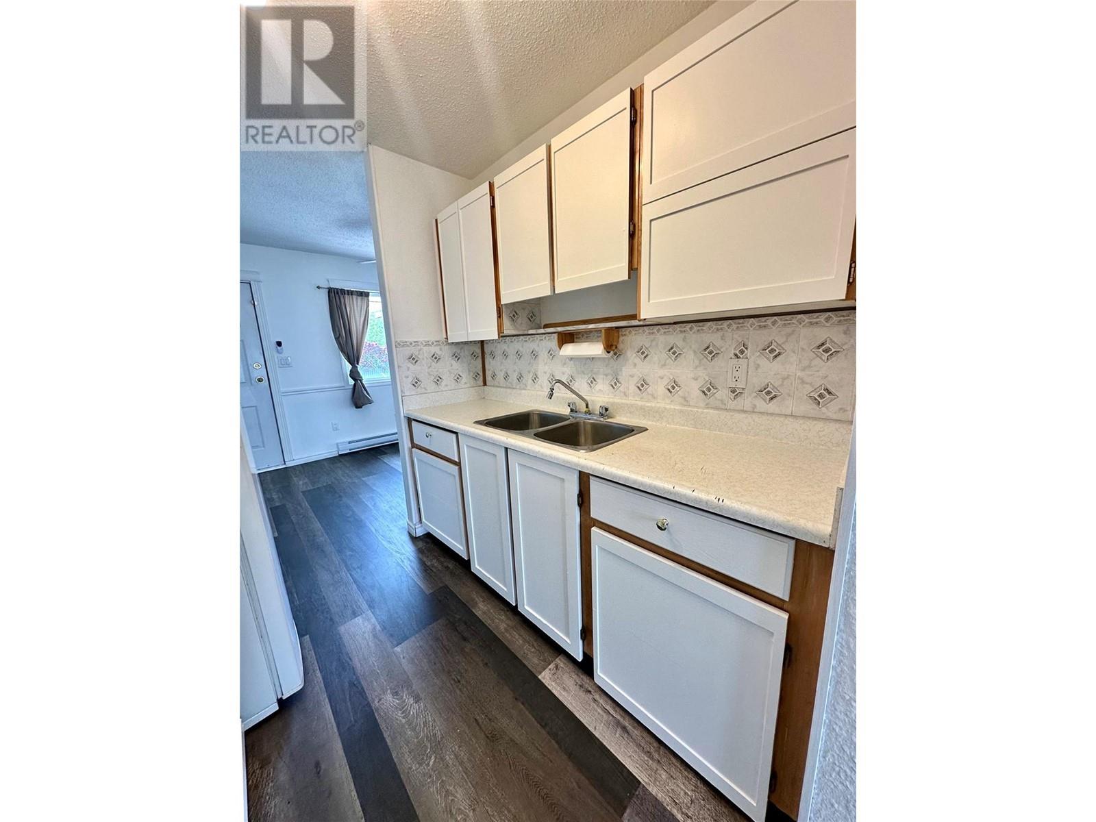 798 Eckhardt Avenue W, Penticton, British Columbia  V2A 2B7 - Photo 9 - 10346896