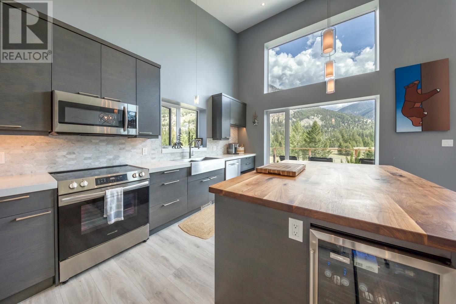 5067 Armstrong Road, Invermere, British Columbia  V0A 1K2 - Photo 7 - 10348128