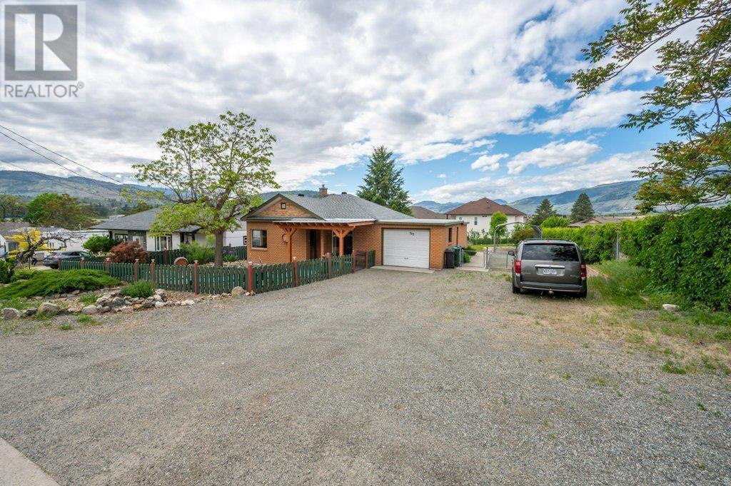 703 Similkameen Avenue, Oliver, British Columbia  V0H 1T6 - Photo 3 - 10348177