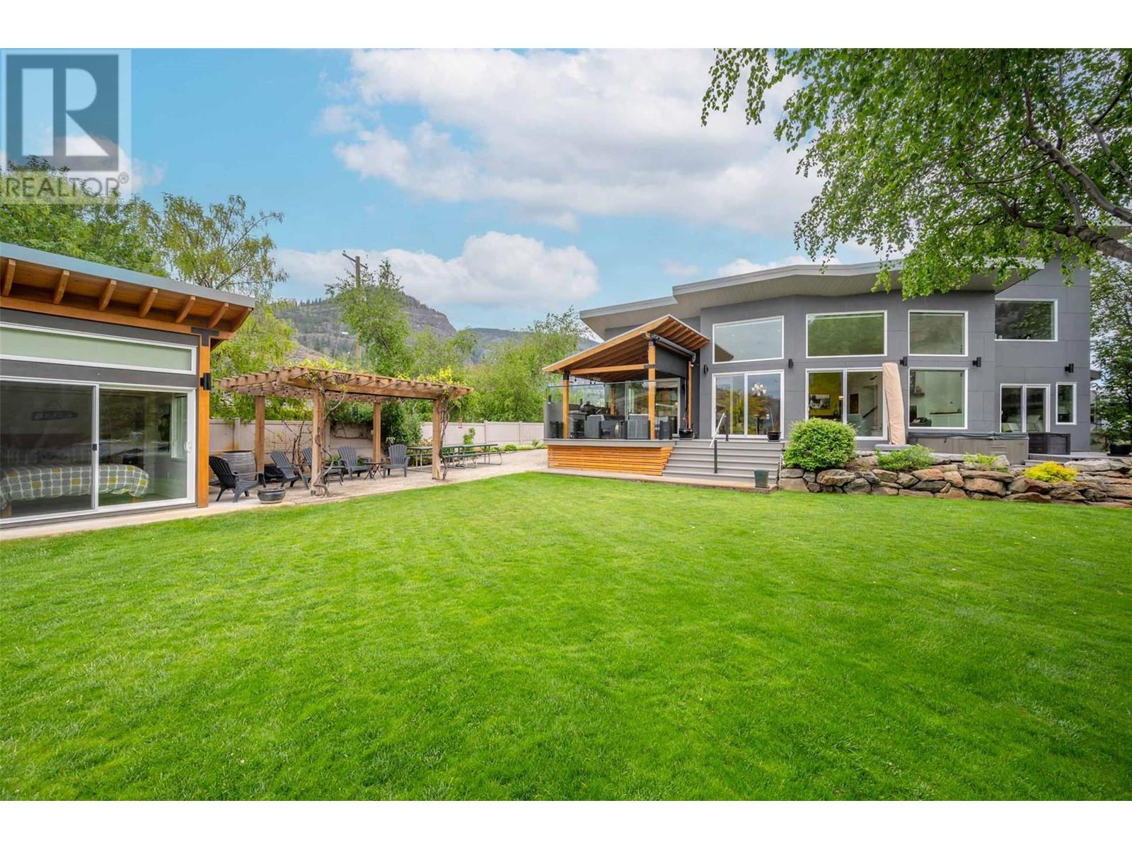 252 Sundial Road, Oliver, British Columbia  V0H 1T2 - Photo 4 - 10347811