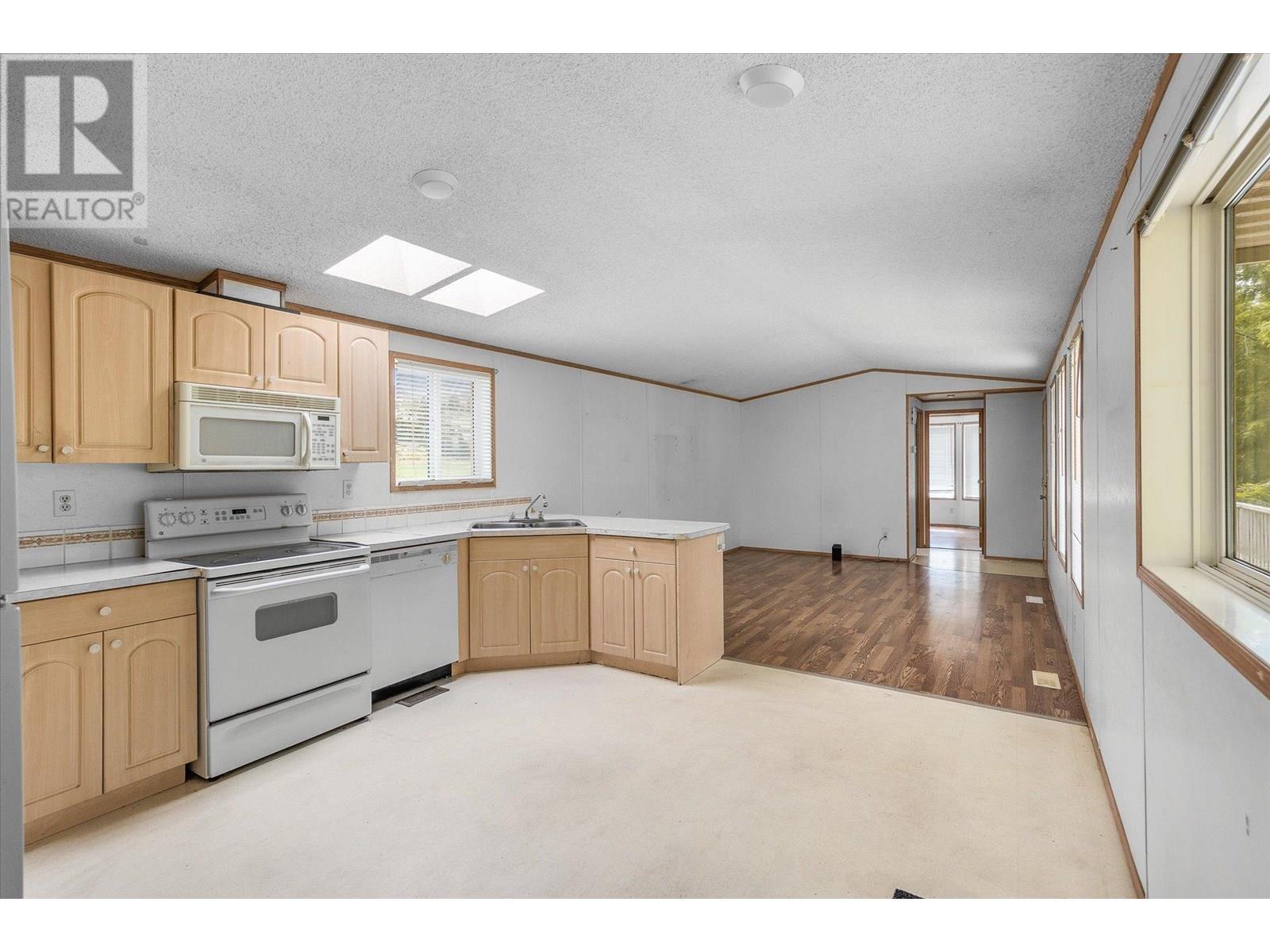 848 Webster Road, Kelowna, British Columbia  V1P 1C2 - Photo 34 - 10348388