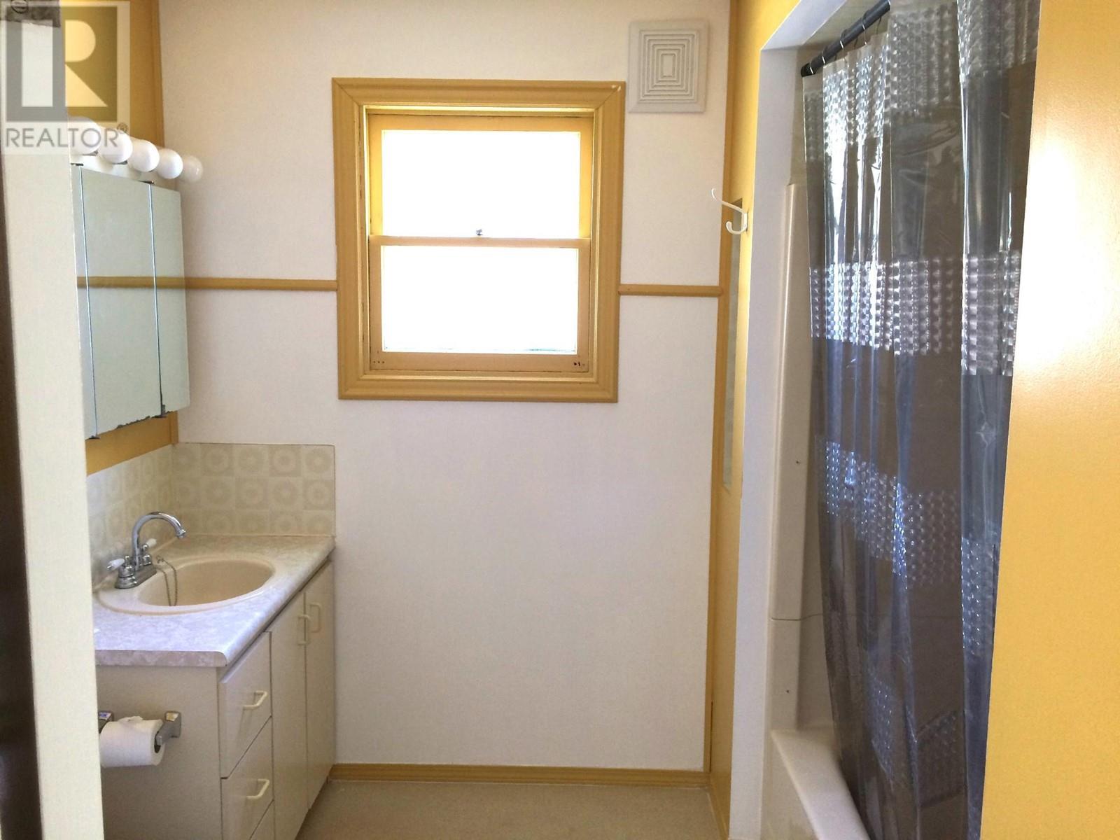 311 Gore Street, Nelson, British Columbia  V1L 5B8 - Photo 14 - 10348251