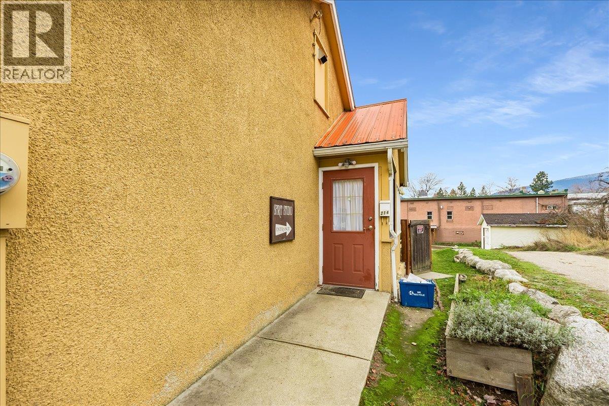 214 11th Avenue, Castlegar, British Columbia  V1N 1J2 - Photo 7 - 10348114