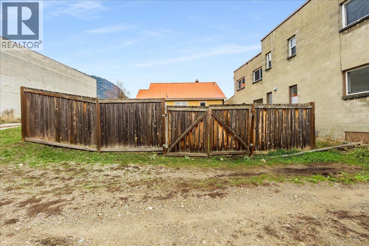 214 11th Avenue, Castlegar, British Columbia  V1N 1J2 - Photo 71 - 10348114