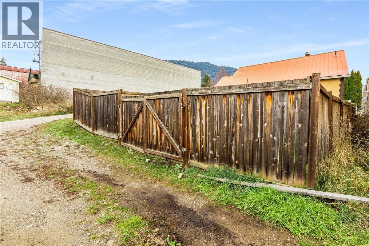 214 11th Avenue, Castlegar, British Columbia  V1N 1J2 - Photo 73 - 10348114