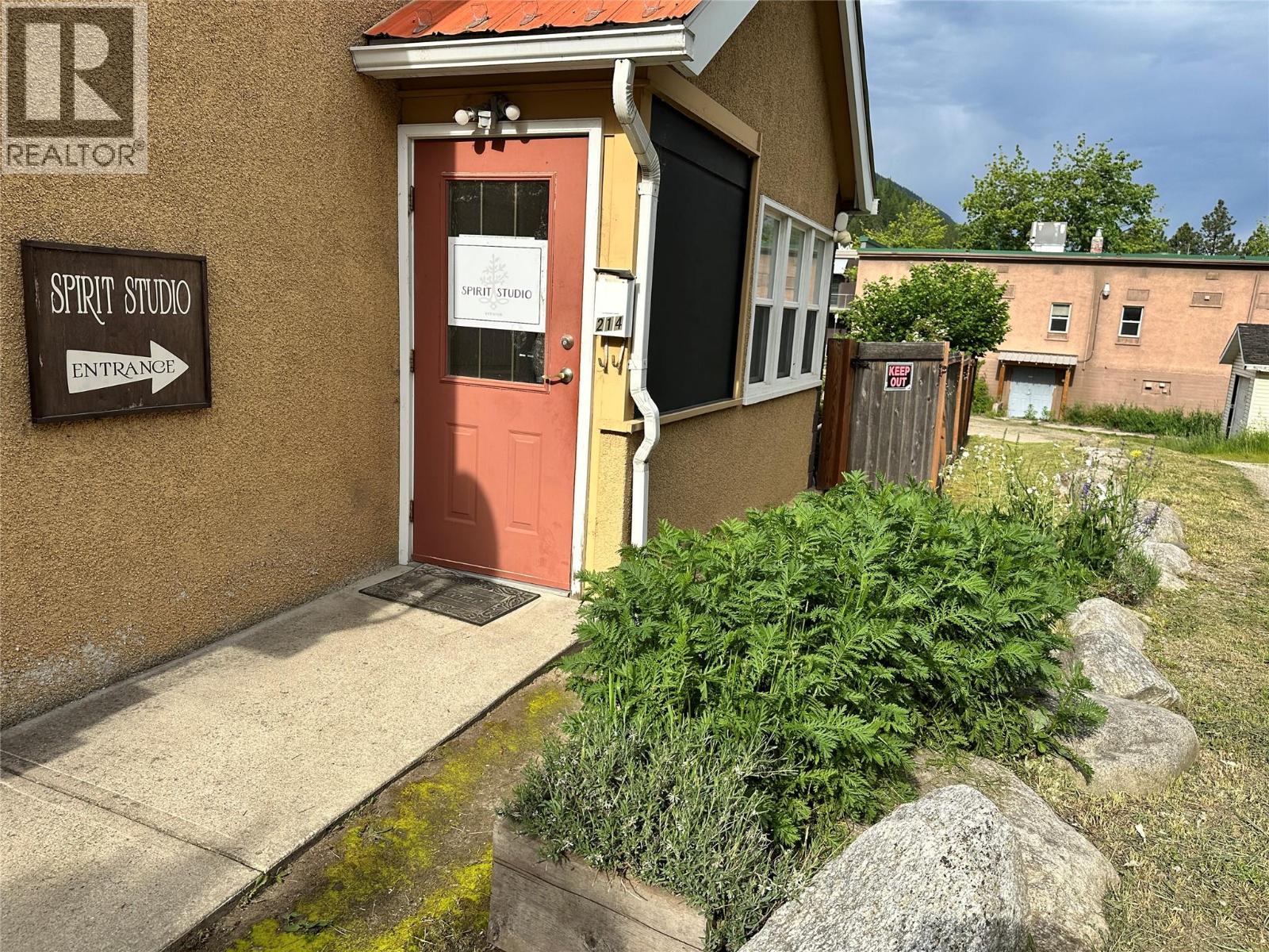 214 11th Avenue, Castlegar, British Columbia  V1N 1J2 - Photo 8 - 10348114