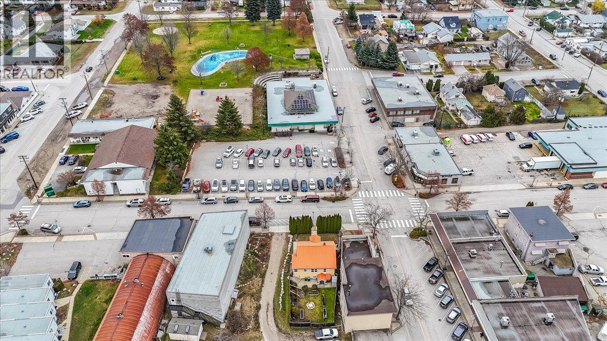 214 11th Avenue, Castlegar, British Columbia  V1N 1J2 - Photo 93 - 10348114