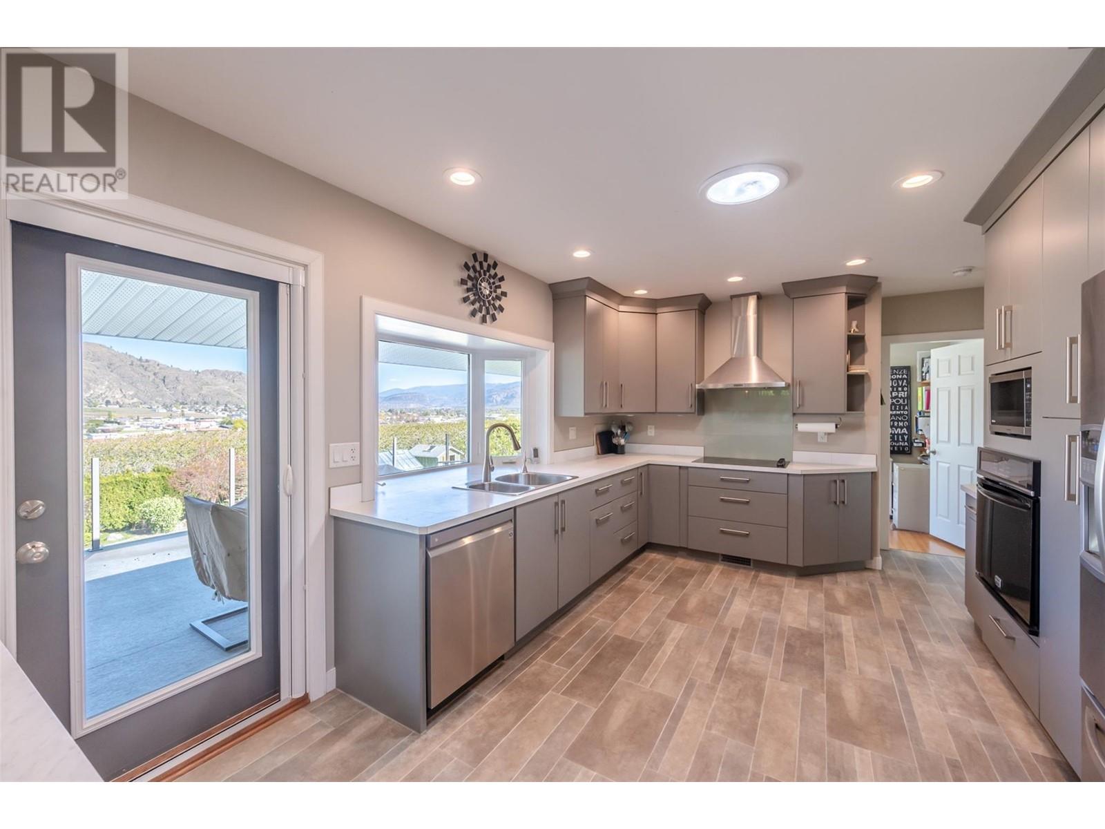 5614 Yarrow Street, Oliver, British Columbia  V0H 1T9 - Photo 6 - 10348412