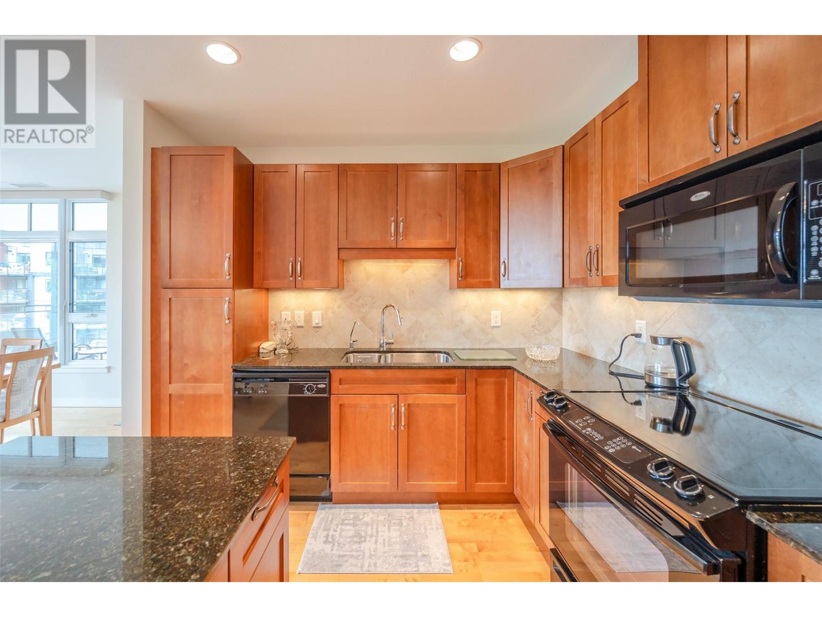 3301 Skaha Lake Road Unit# 406, Penticton, British Columbia  V2A 6G6 - Photo 3 - 10347776