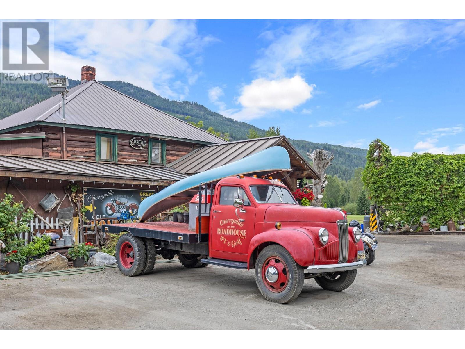 1361 6 Highway, Cherryville, British Columbia  V0E 2G1 - Photo 5 - 10348004